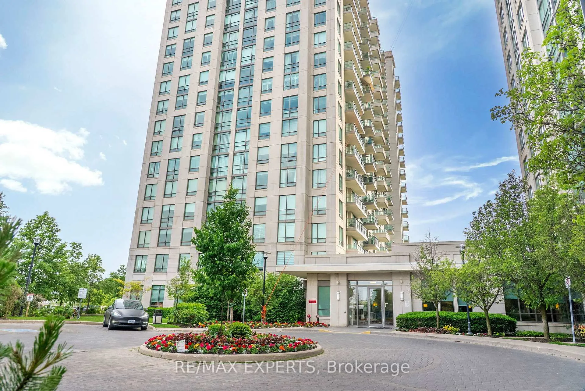 Front of Unit 704, 88 Promenade Circle