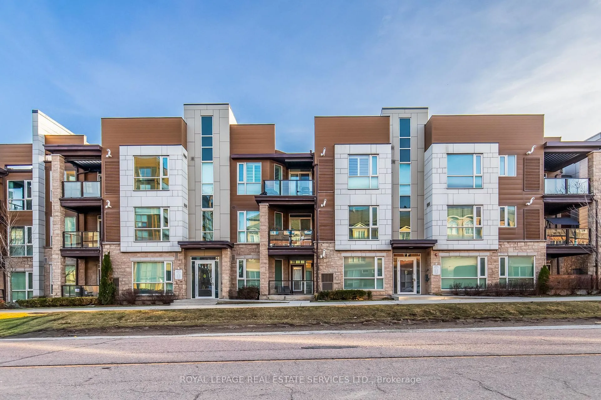 Photo 1 of Unit 304, 2370 Khalsa Gate, Oakville, Westmount — HOMEH
