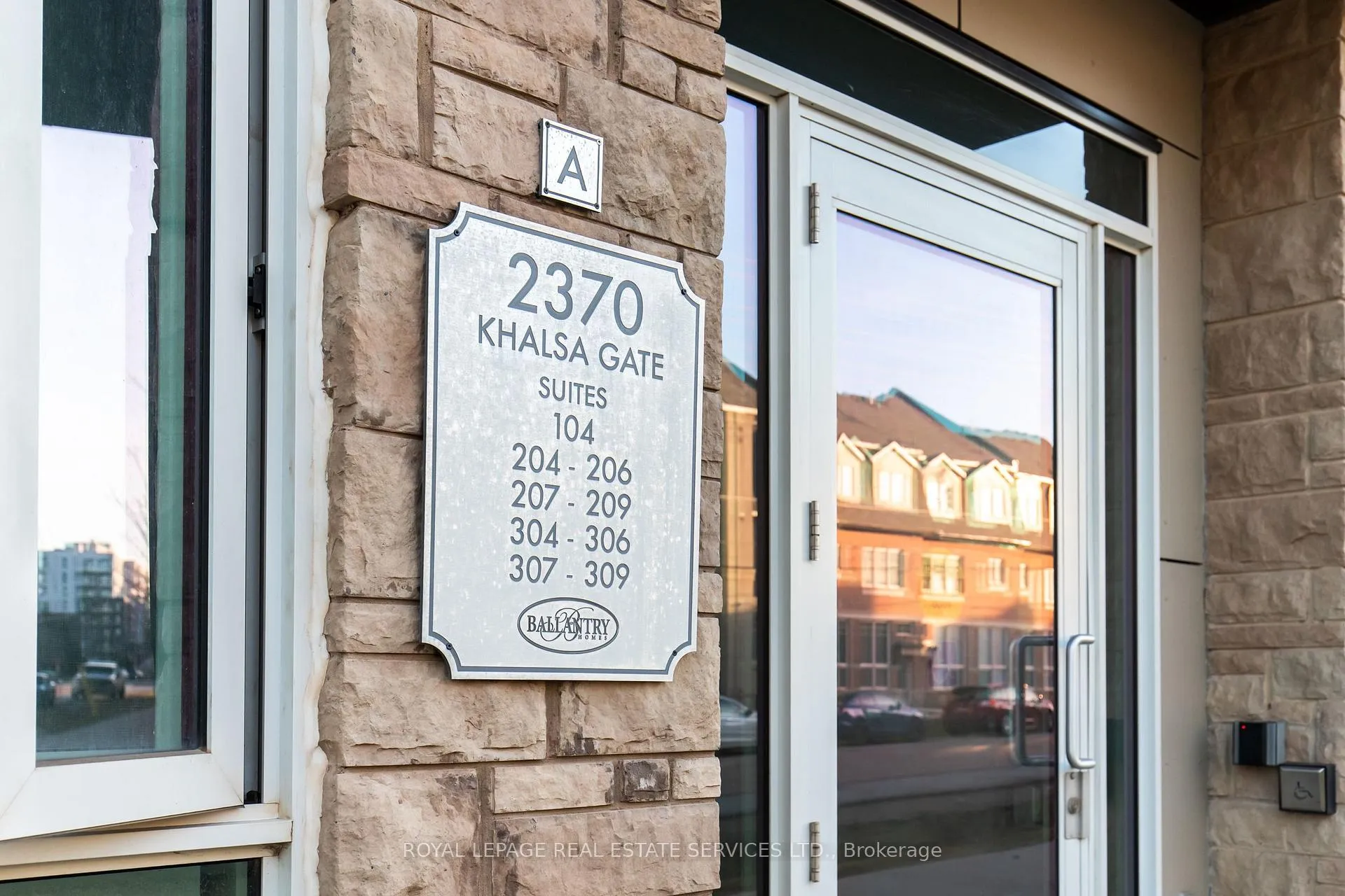 Photo 2 of Unit 304, 2370 Khalsa Gate, Oakville, Westmount — HOMEH