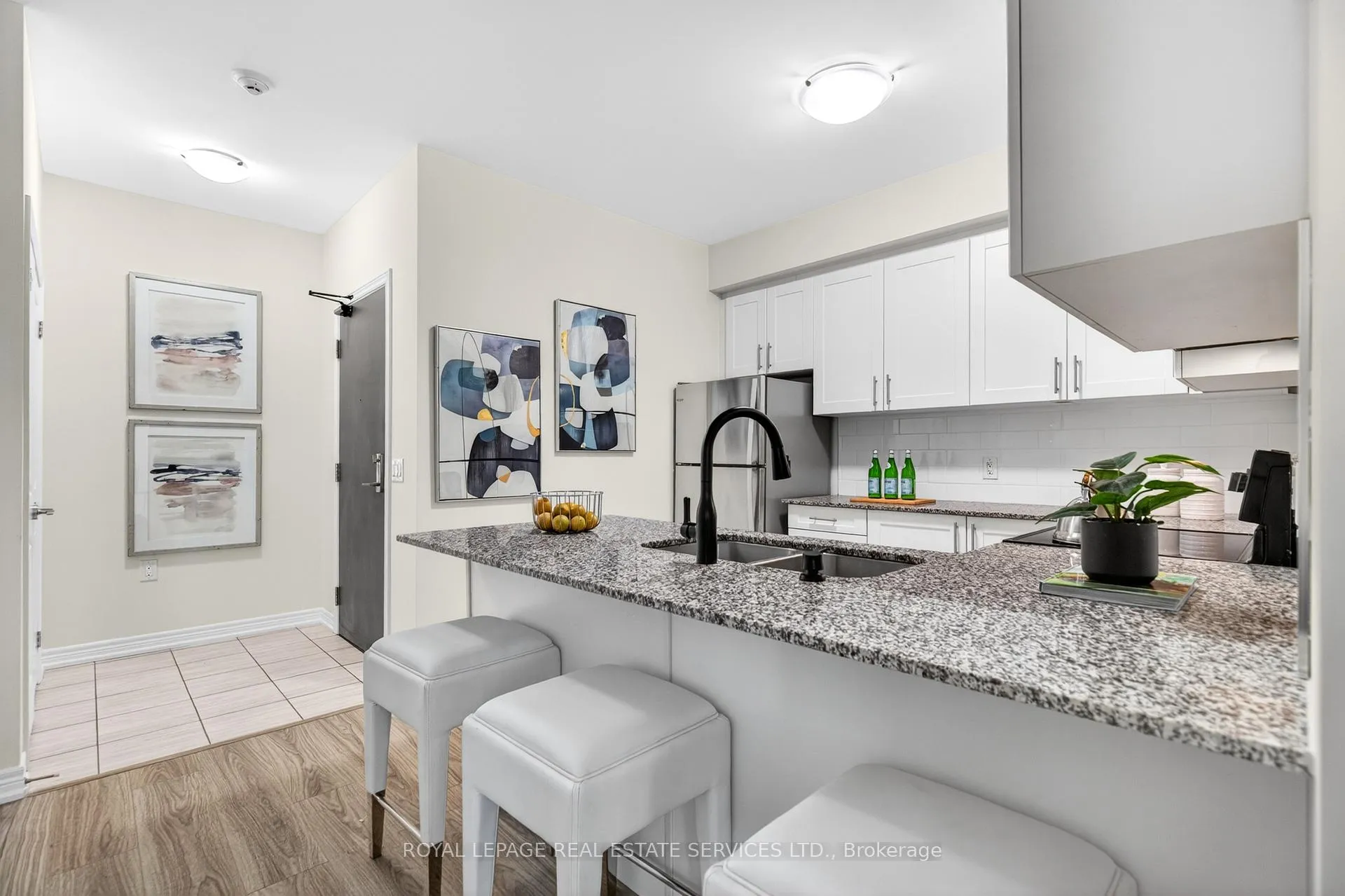 Photo 5 of Unit 304, 2370 Khalsa Gate, Oakville, Westmount — HOMEH