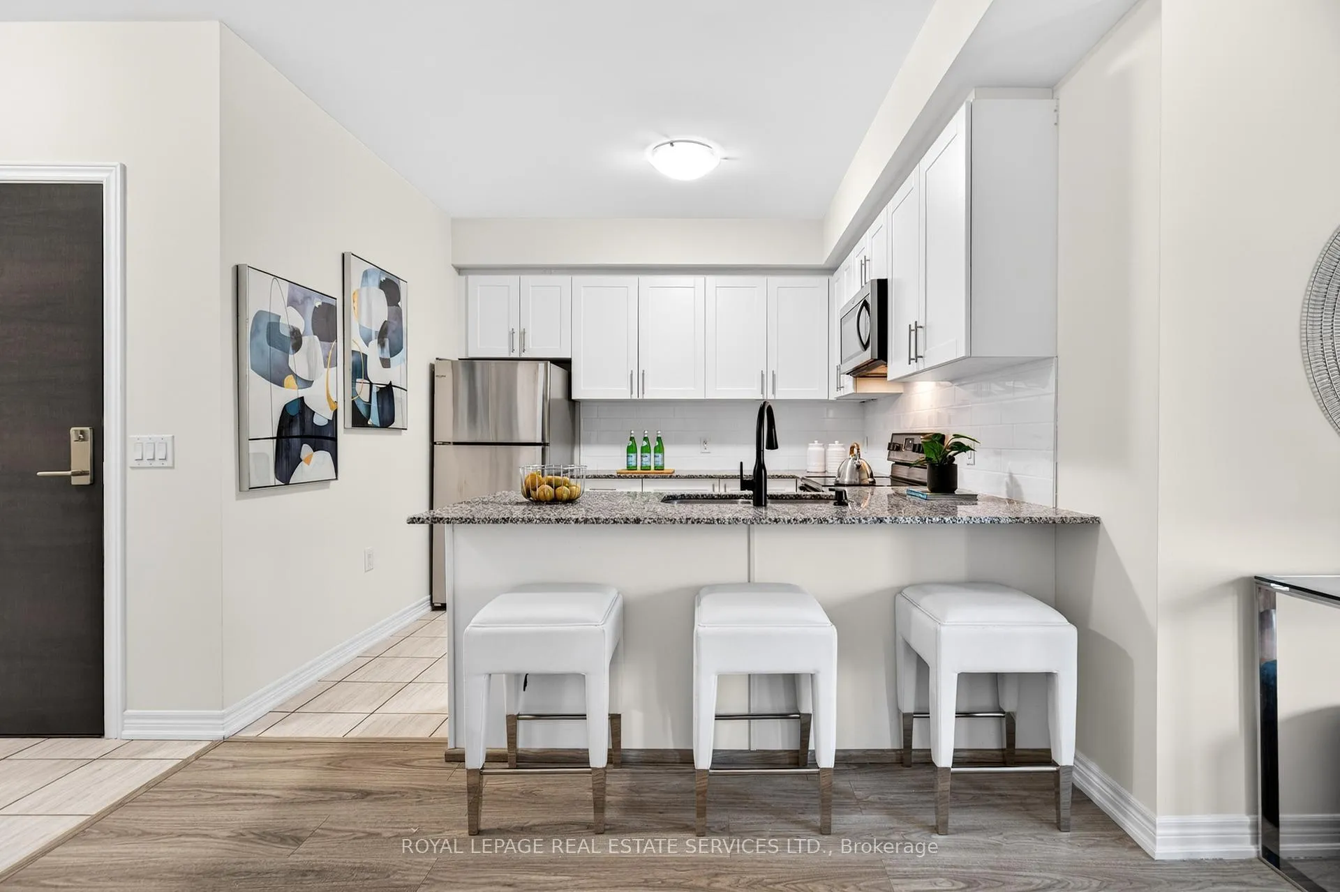 Photo 6 of Unit 304, 2370 Khalsa Gate, Oakville, Westmount — HOMEH