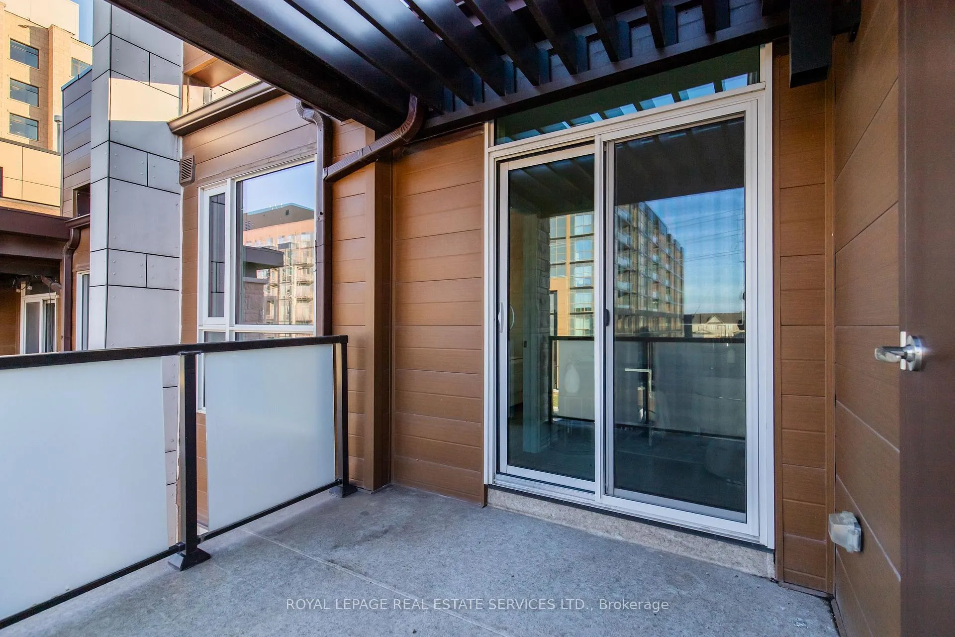 Photo 15 of Unit 304, 2370 Khalsa Gate, Oakville, Westmount — HOMEH
