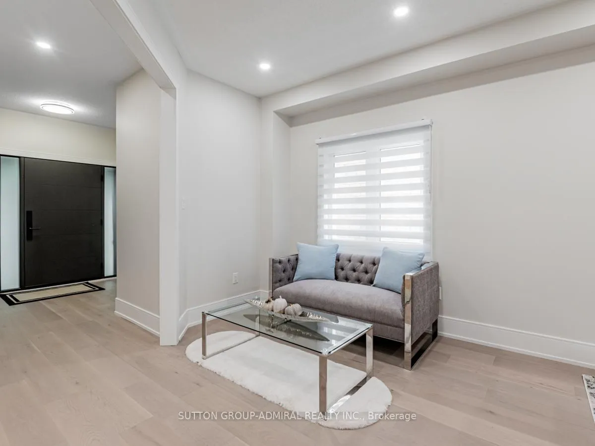 Photo 6 of 109 Barli Crescent, Vaughan, Patterson — HOMEH