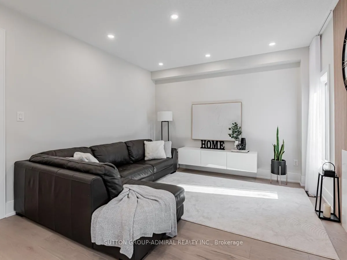 Photo 12 of 109 Barli Crescent, Vaughan, Patterson — HOMEH
