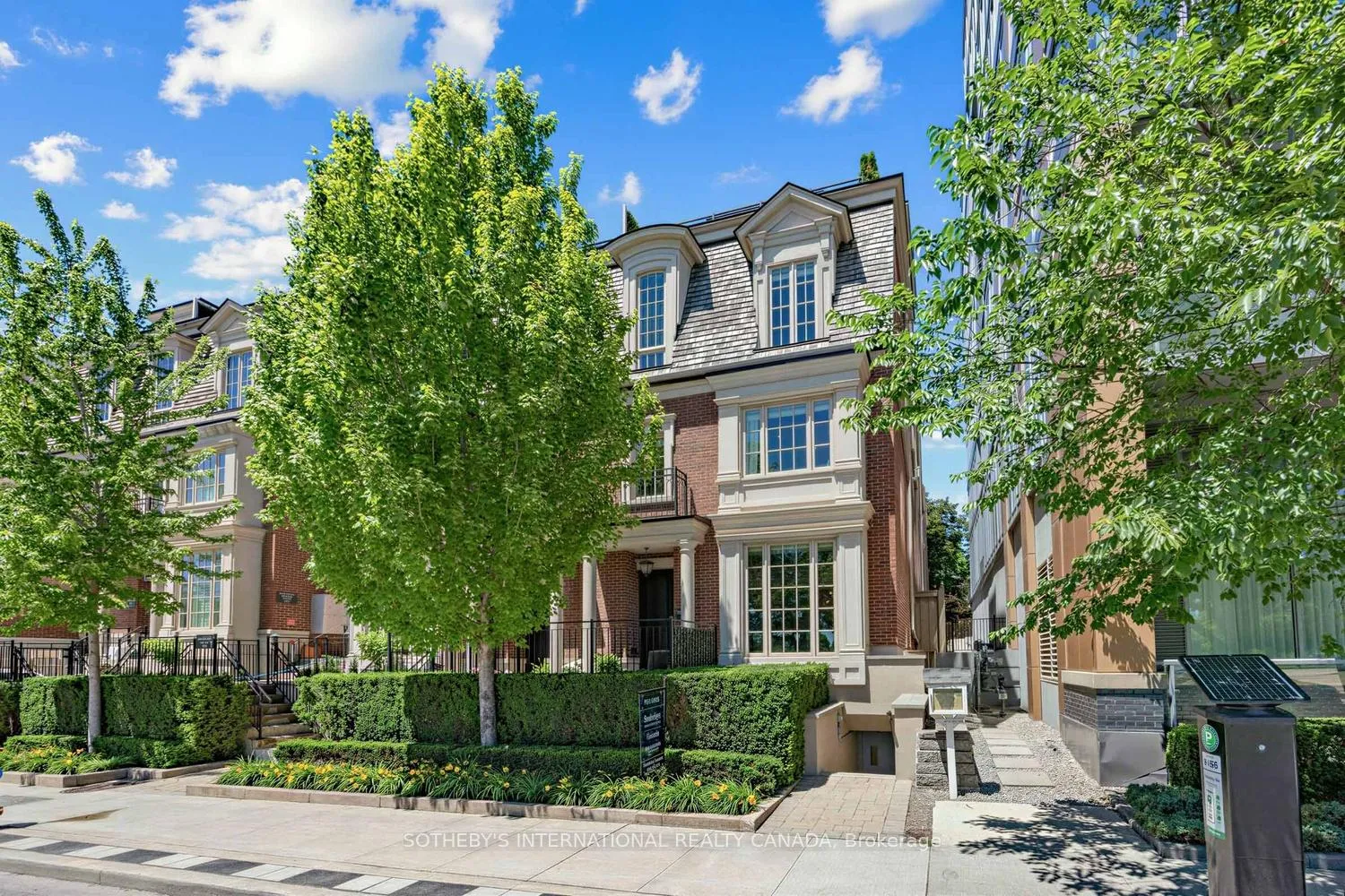 Photo 1 of Unit TH2, 288 St Clair Avenue W, Toronto, Forest Hill South — HOMEH