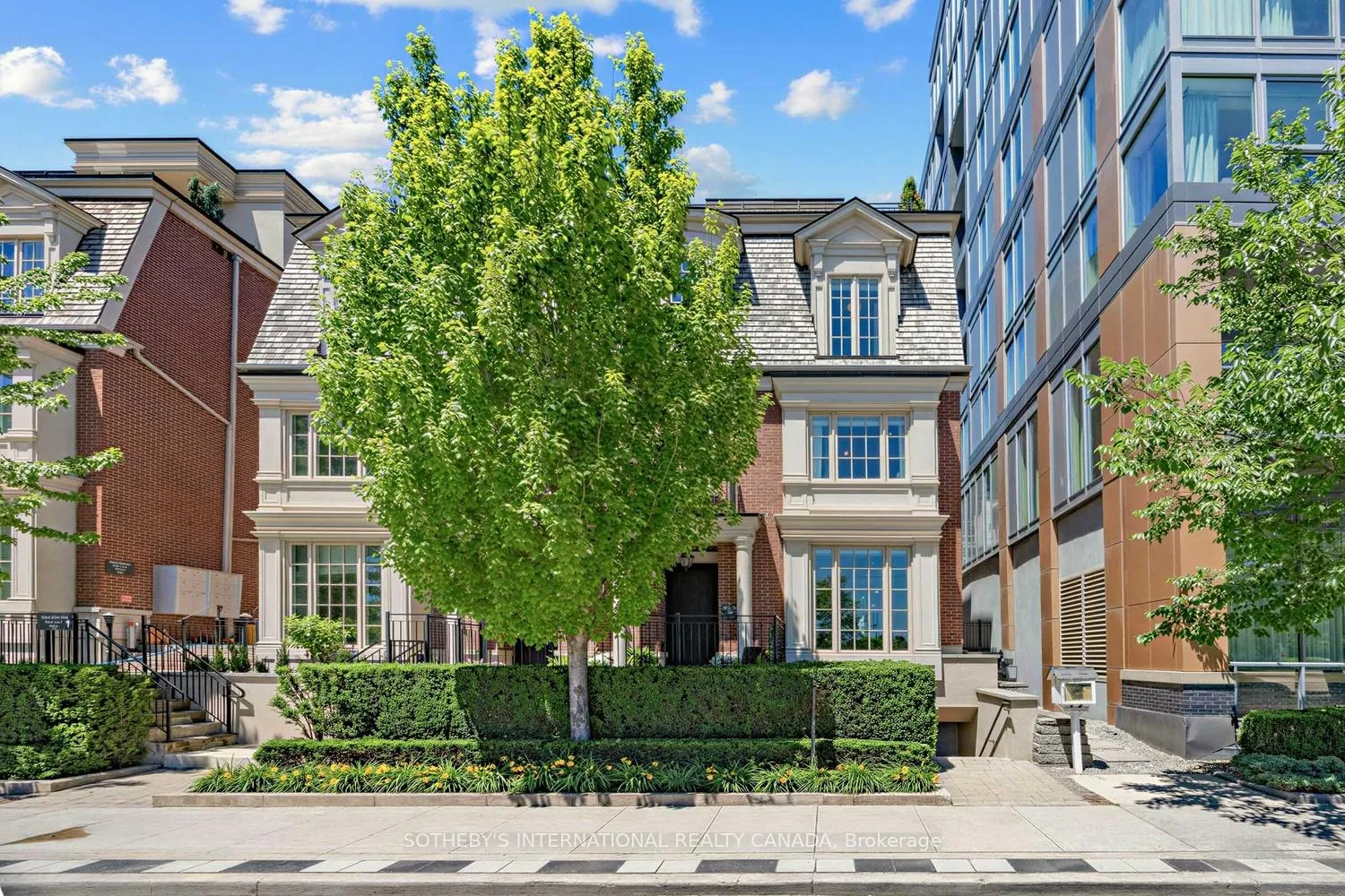 Photo 2 of Unit TH2, 288 St Clair Avenue W, Toronto, Forest Hill South — HOMEH