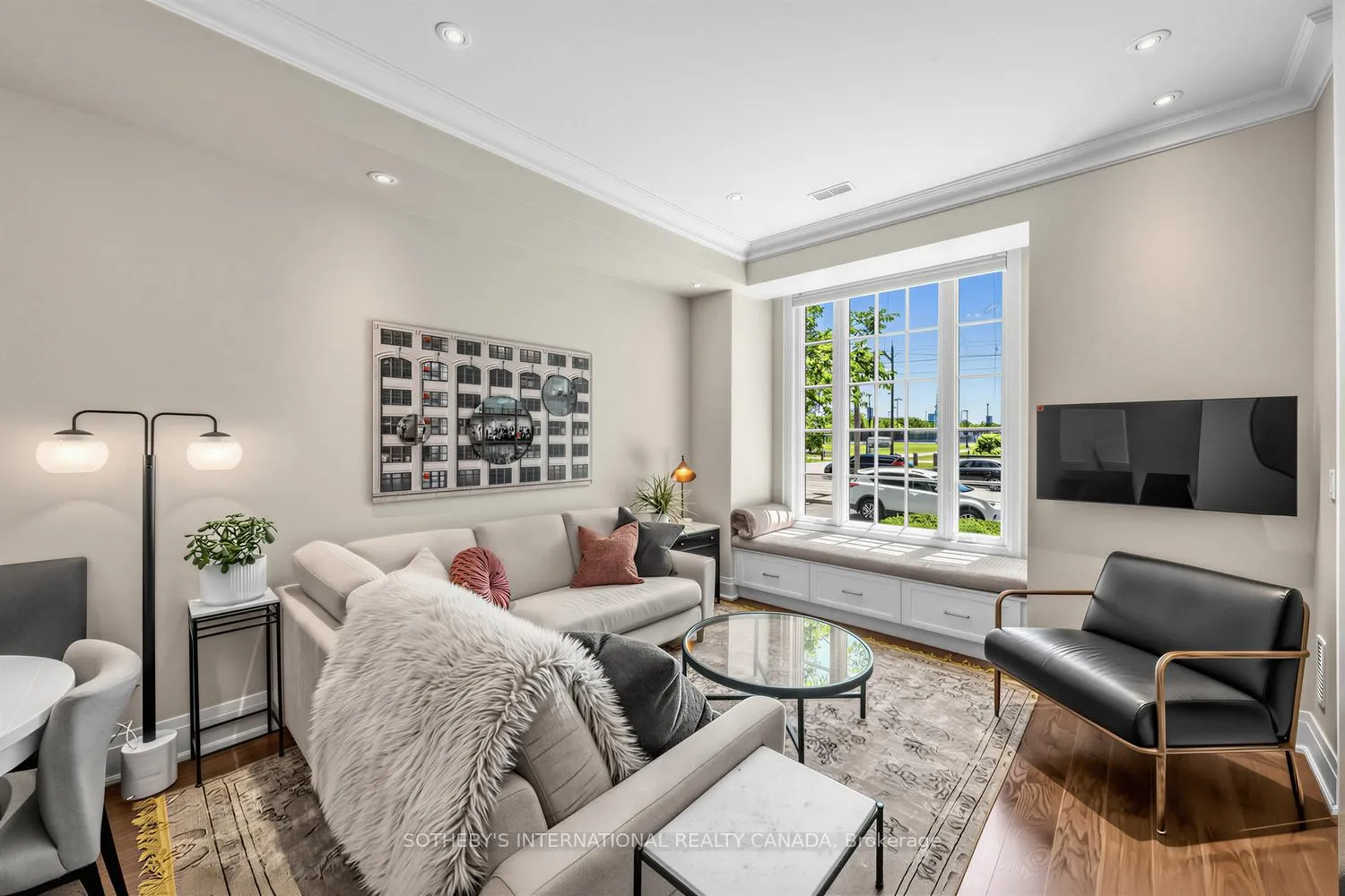 Photo 4 of Unit TH2, 288 St Clair Avenue W, Toronto, Forest Hill South — HOMEH