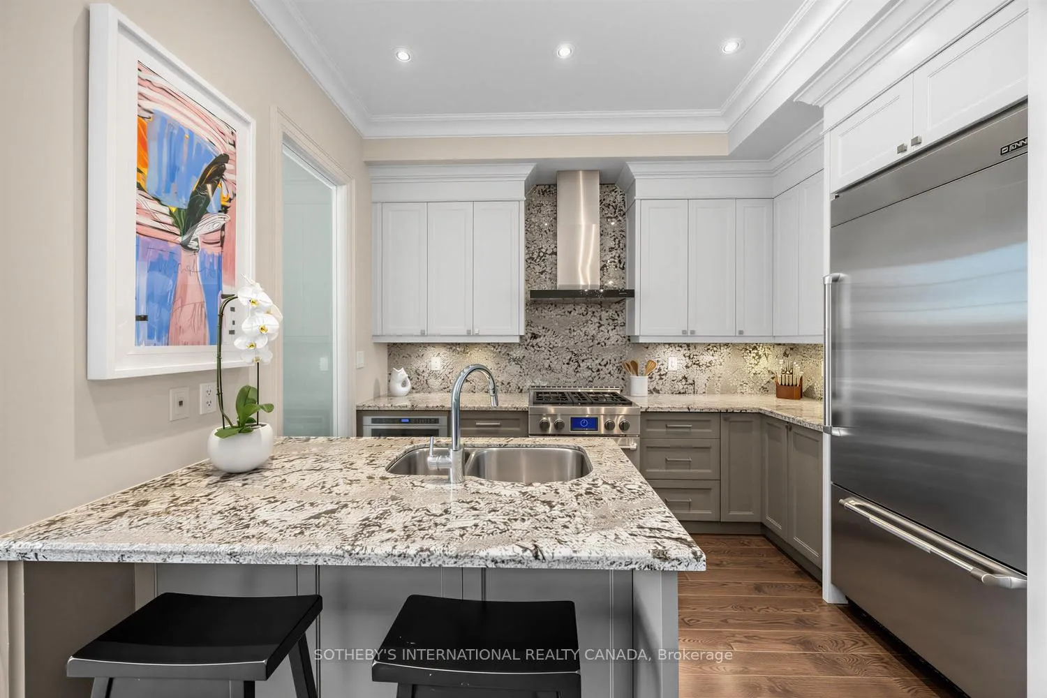 Photo 9 of Unit TH2, 288 St Clair Avenue W, Toronto, Forest Hill South — HOMEH