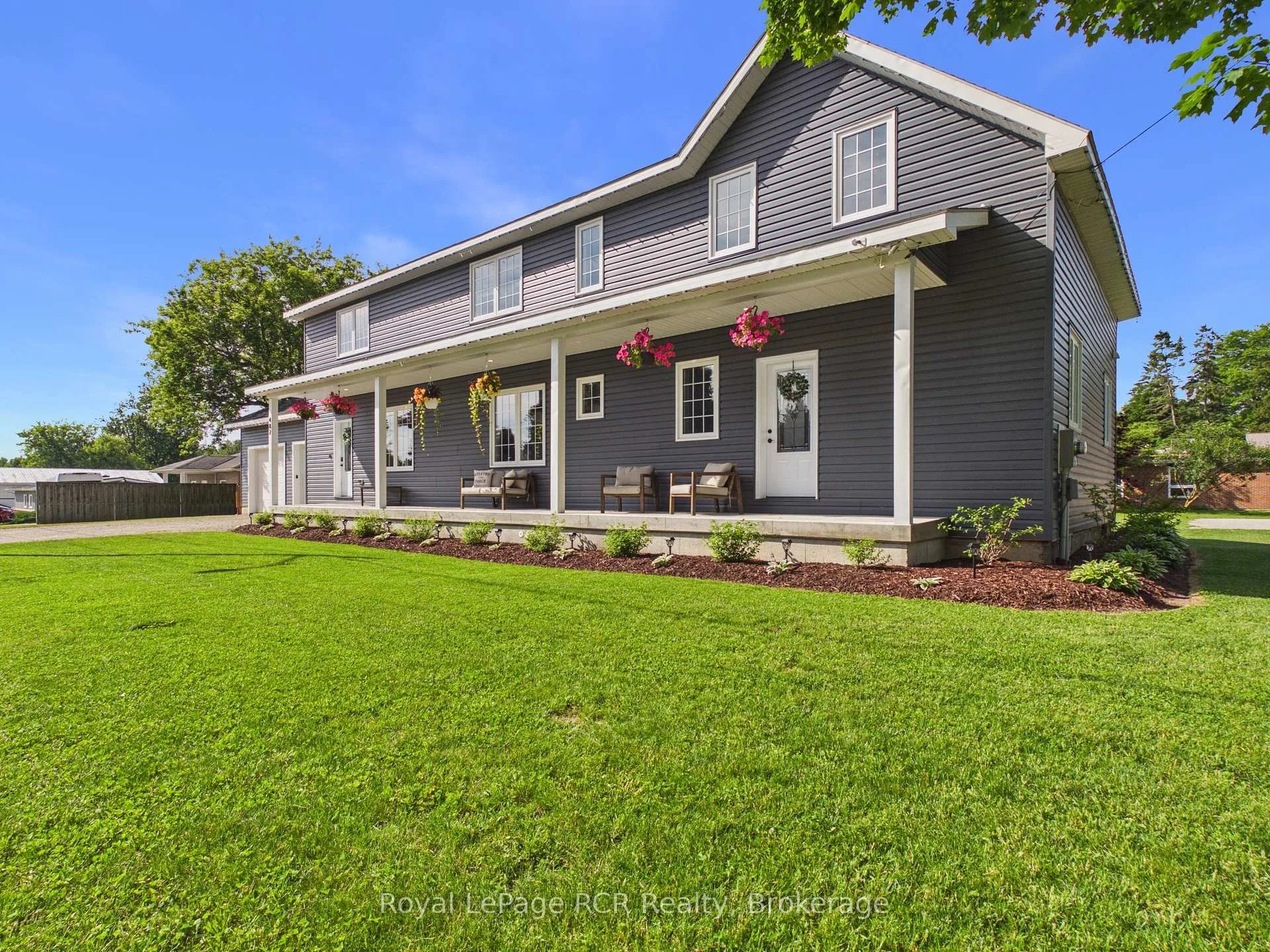 Photo 2 of 482 Wolsley Street, Huron-Kinloss, Lucknow — HOMEH