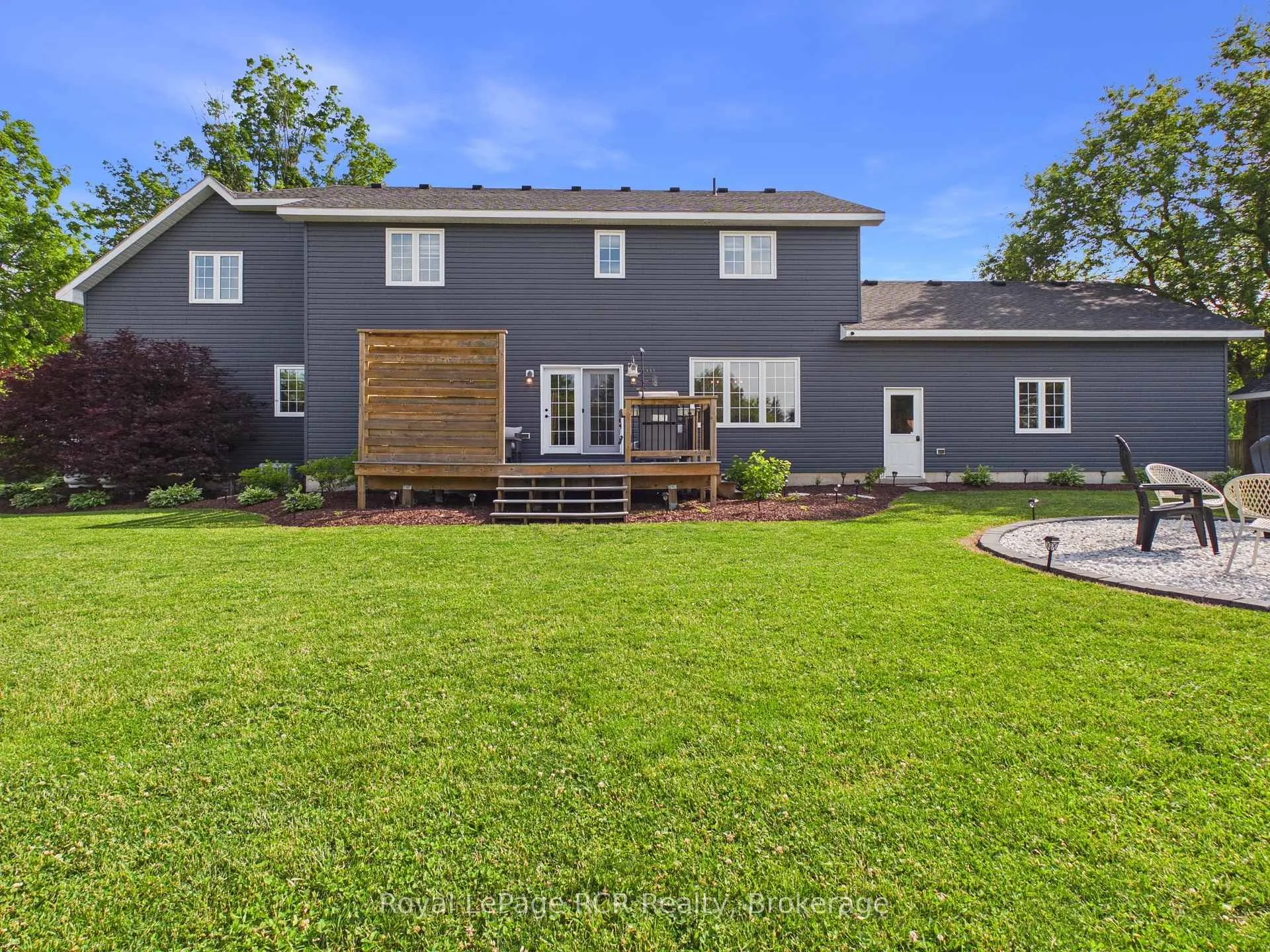 Photo 3 of 482 Wolsley Street, Huron-Kinloss, Lucknow — HOMEH