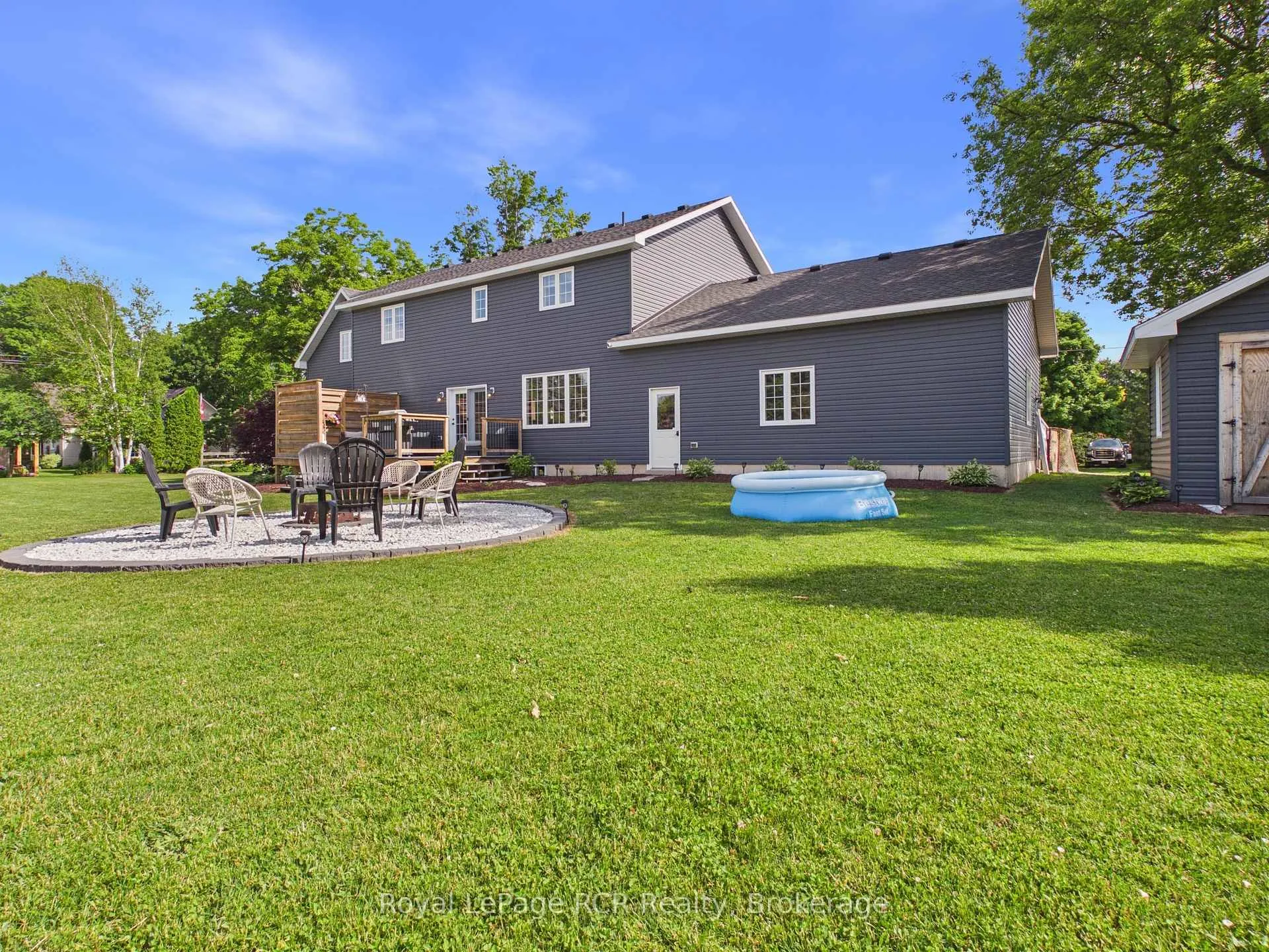 Photo 5 of 482 Wolsley Street, Huron-Kinloss, Lucknow — HOMEH
