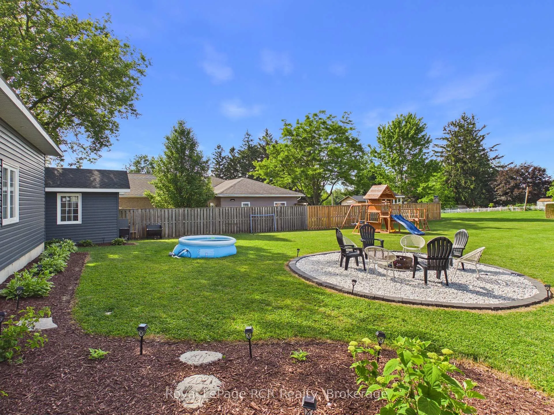 Photo 6 of 482 Wolsley Street, Huron-Kinloss, Lucknow — HOMEH