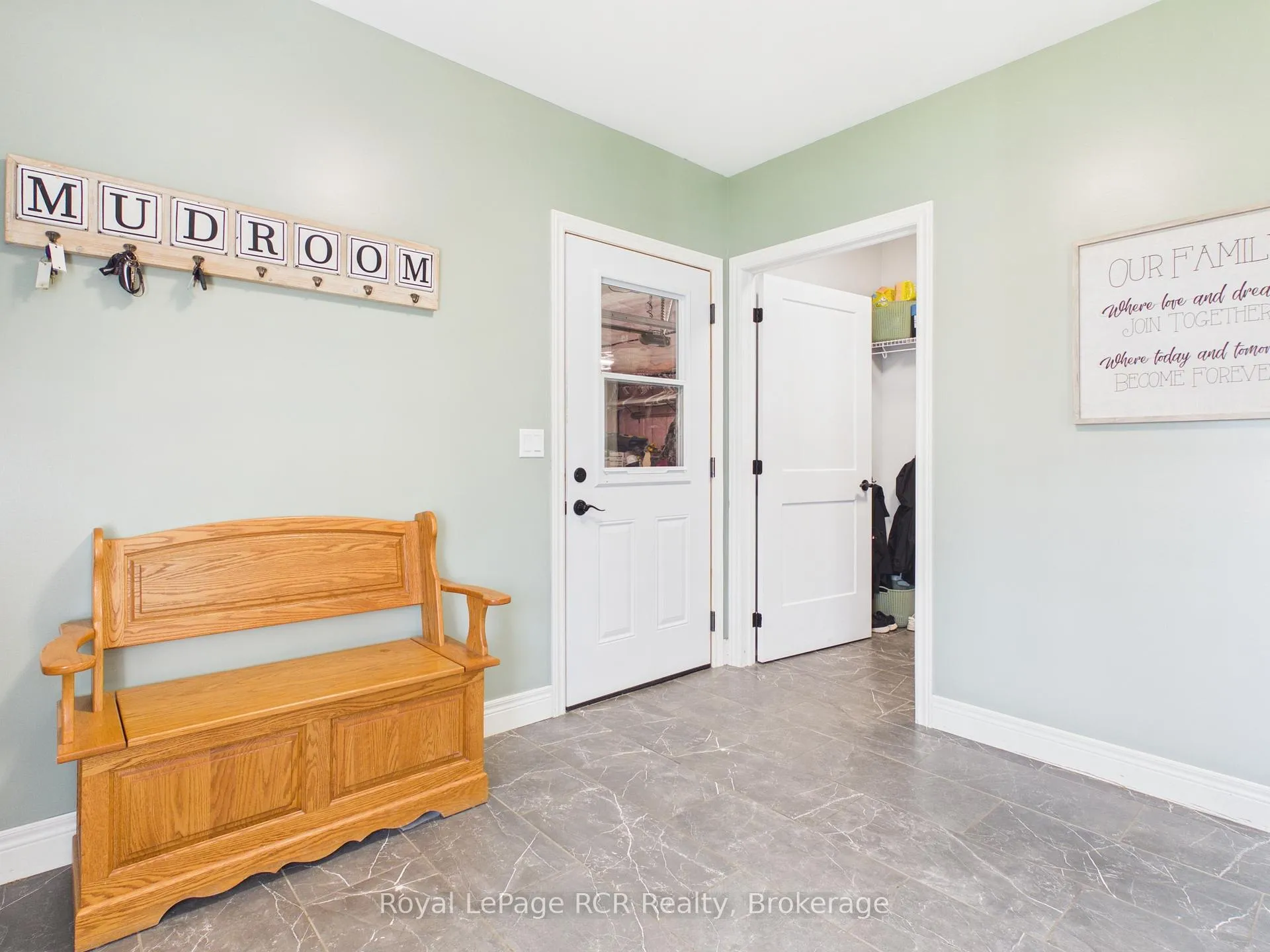 Photo 8 of 482 Wolsley Street, Huron-Kinloss, Lucknow — HOMEH