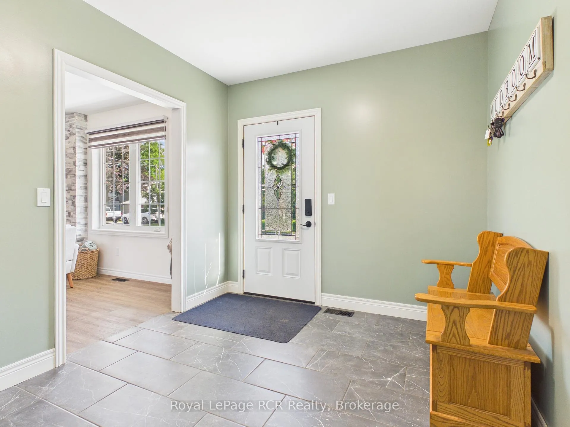 Photo 9 of 482 Wolsley Street, Huron-Kinloss, Lucknow — HOMEH
