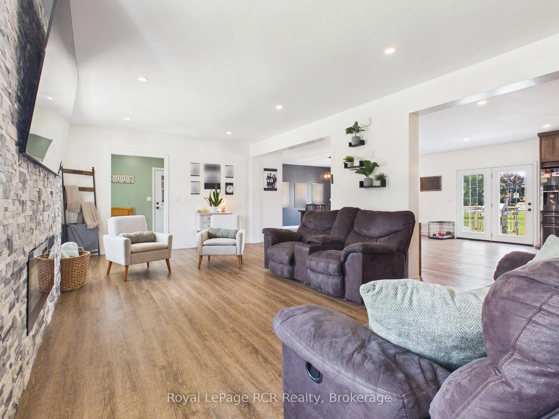 Photo 13 of 482 Wolsley Street, Huron-Kinloss, Lucknow — HOMEH