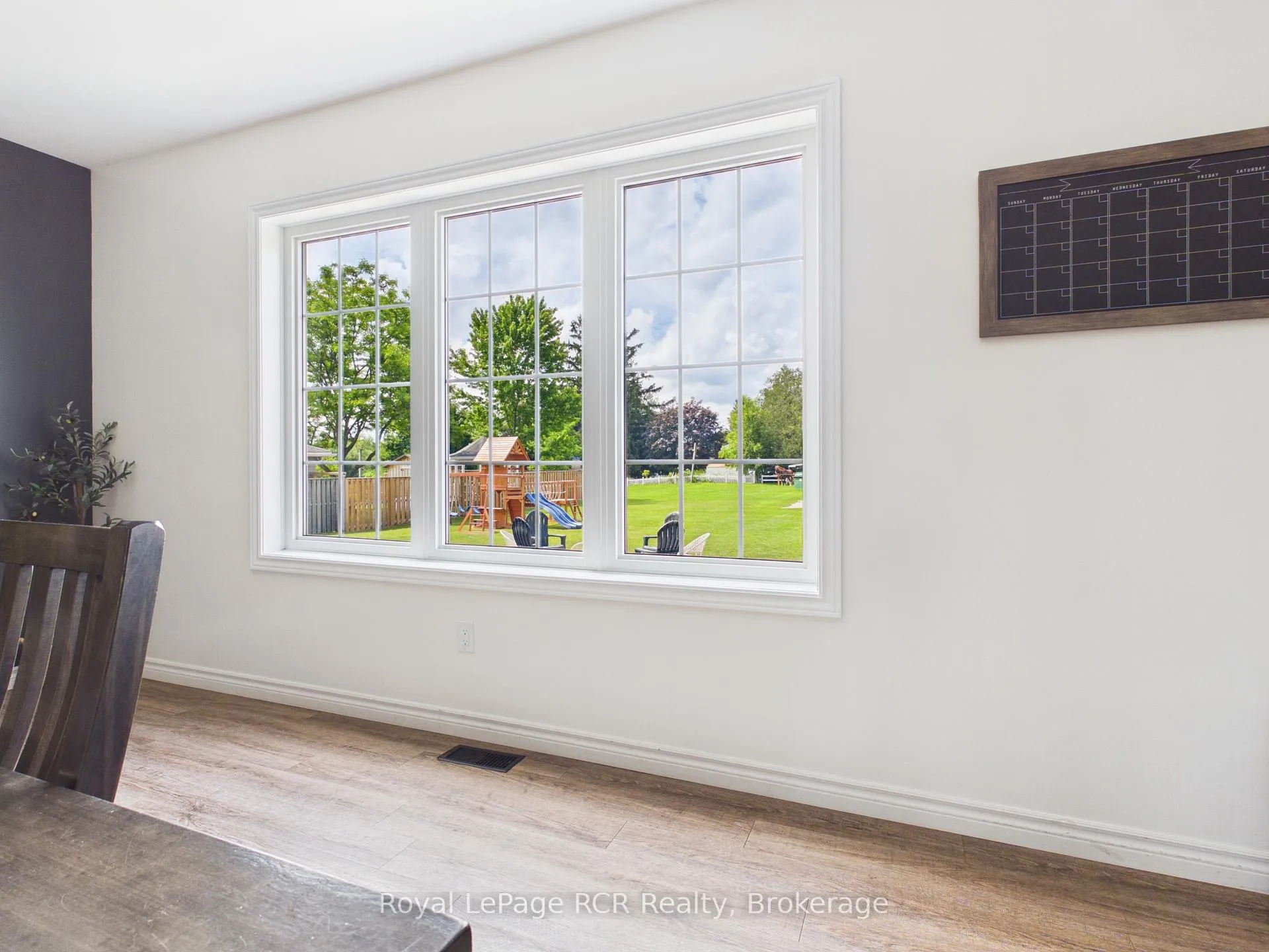 Photo 16 of 482 Wolsley Street, Huron-Kinloss, Lucknow — HOMEH