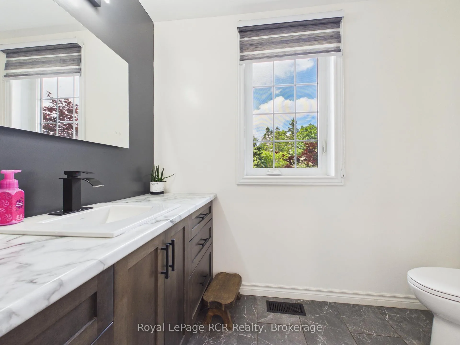 Photo 26 of 482 Wolsley Street, Huron-Kinloss, Lucknow — HOMEH