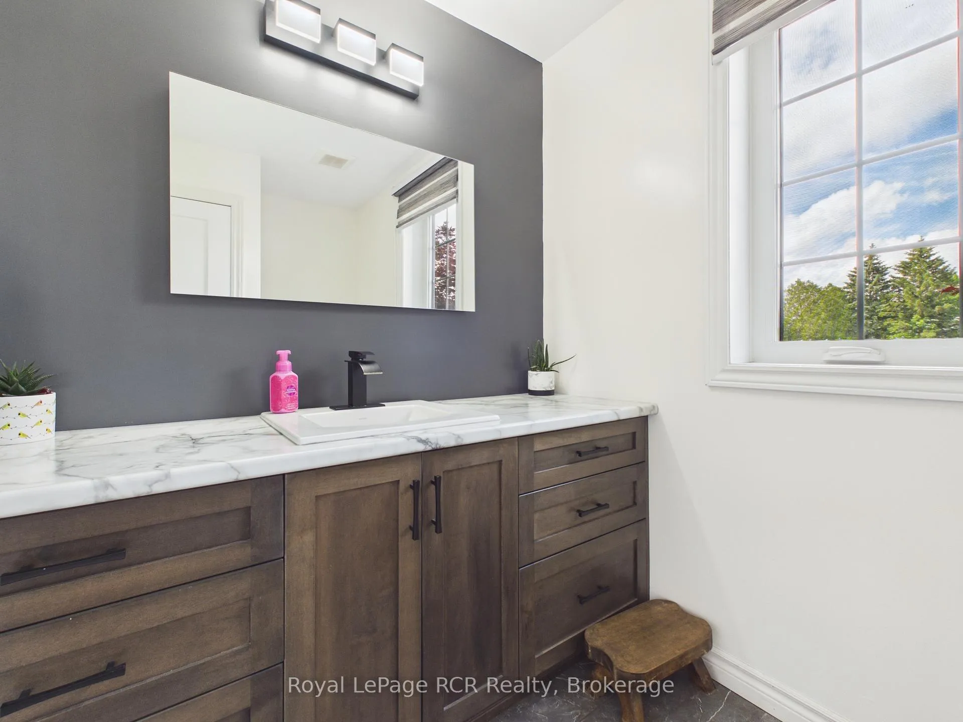Photo 27 of 482 Wolsley Street, Huron-Kinloss, Lucknow — HOMEH