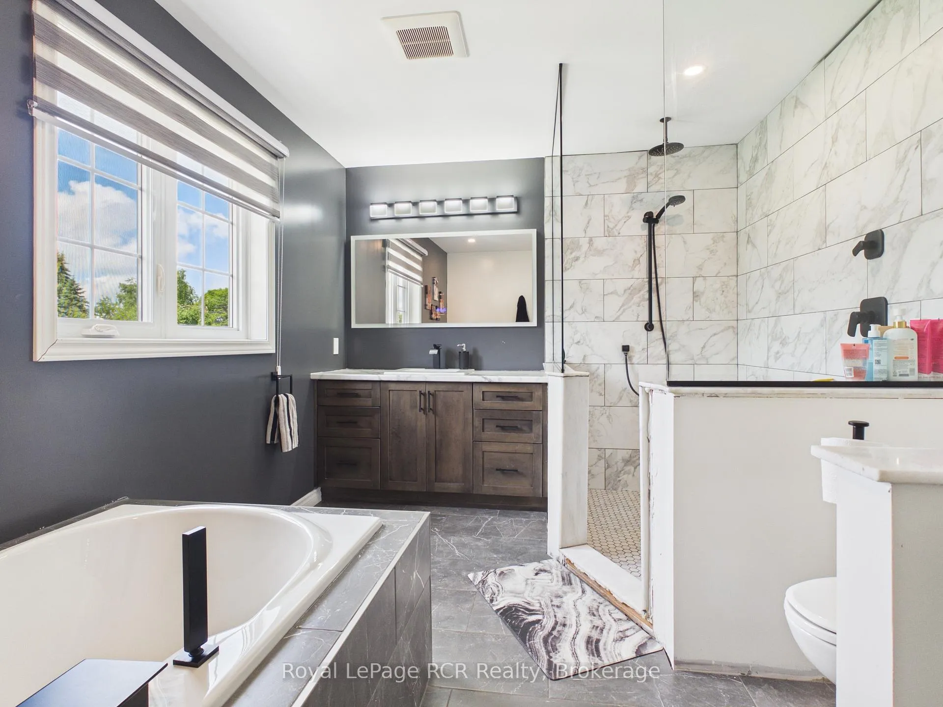 Photo 32 of 482 Wolsley Street, Huron-Kinloss, Lucknow — HOMEH