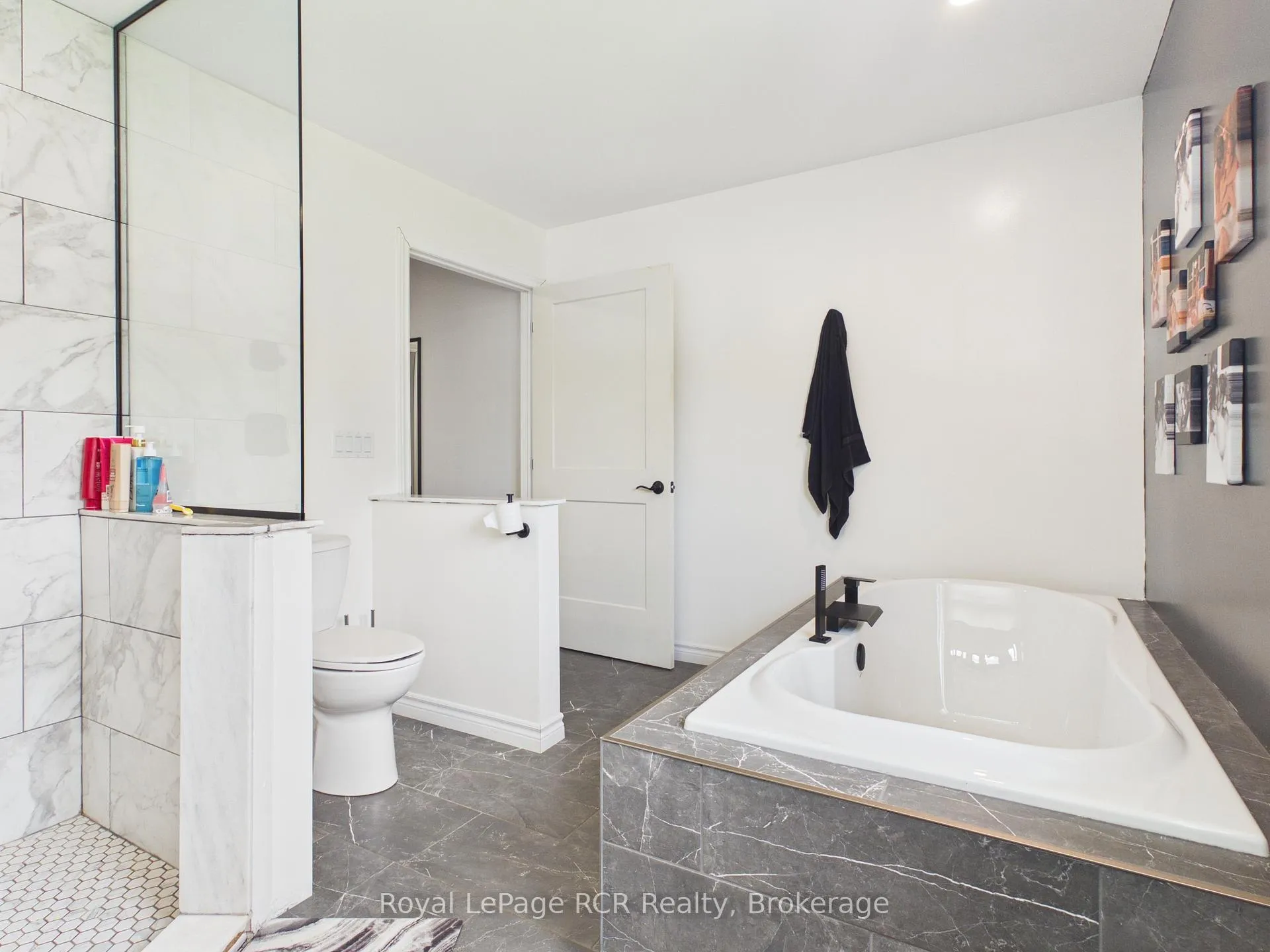 Photo 33 of 482 Wolsley Street, Huron-Kinloss, Lucknow — HOMEH