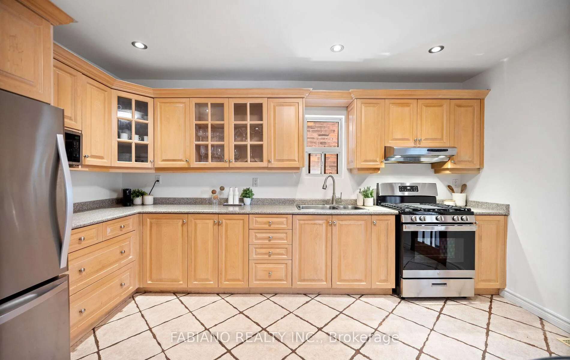 Photo 11 of 332 Osler Street, Toronto, Weston-Pellam Park — HOMEH