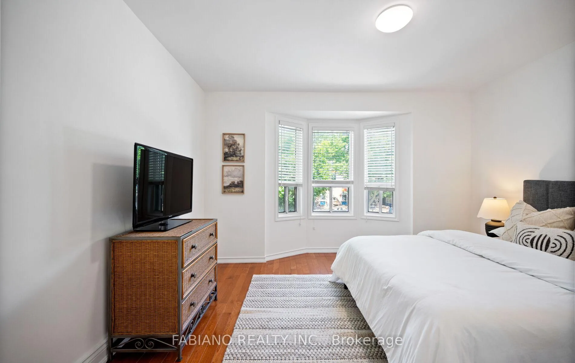 Photo 19 of 332 Osler Street, Toronto, Weston-Pellam Park — HOMEH