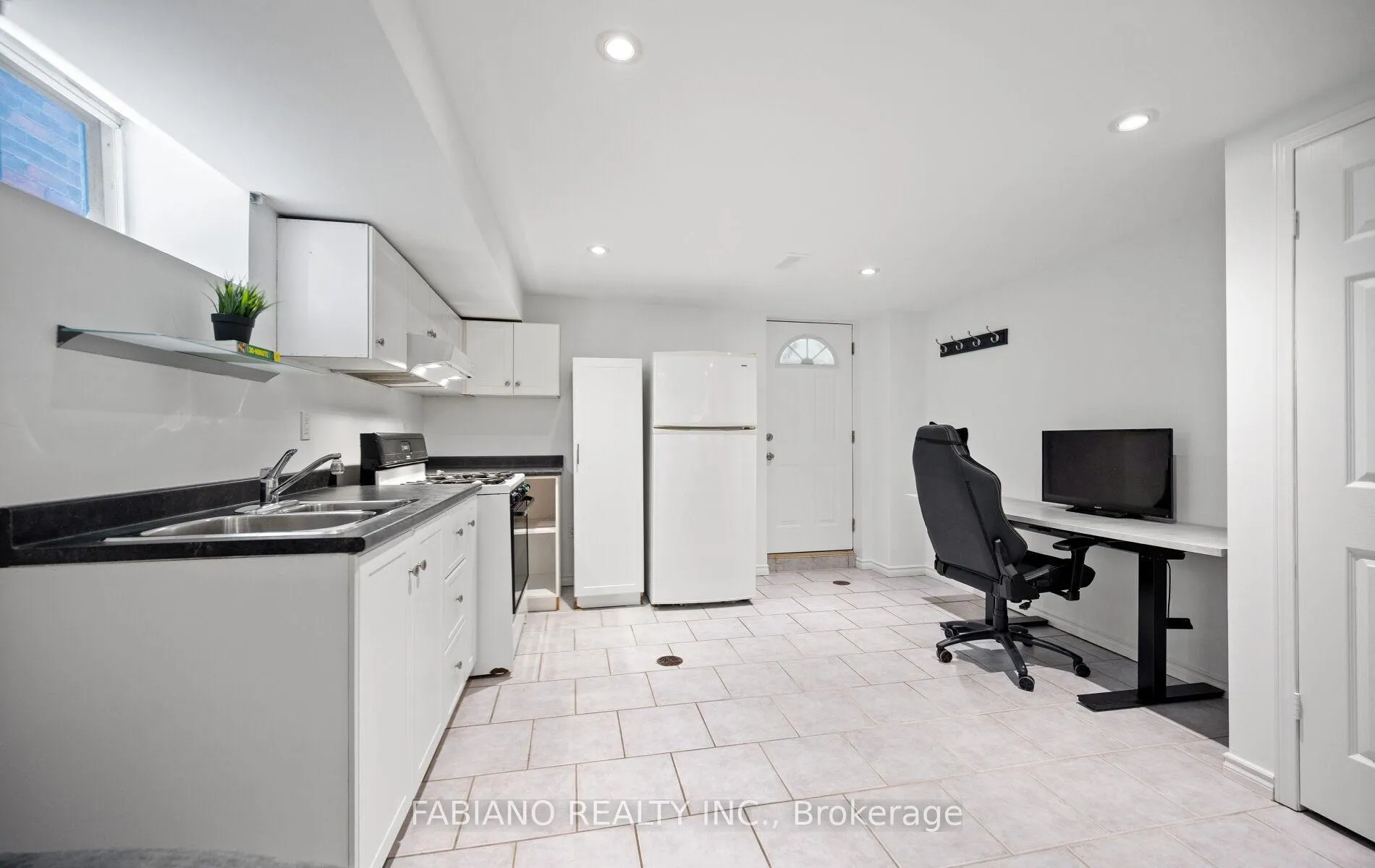 Photo 31 of 332 Osler Street, Toronto, Weston-Pellam Park — HOMEH