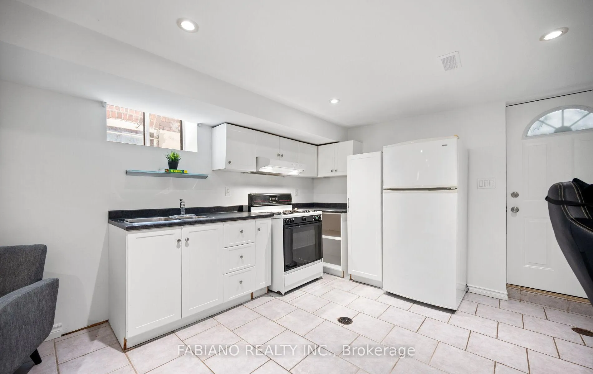 Photo 32 of 332 Osler Street, Toronto, Weston-Pellam Park — HOMEH