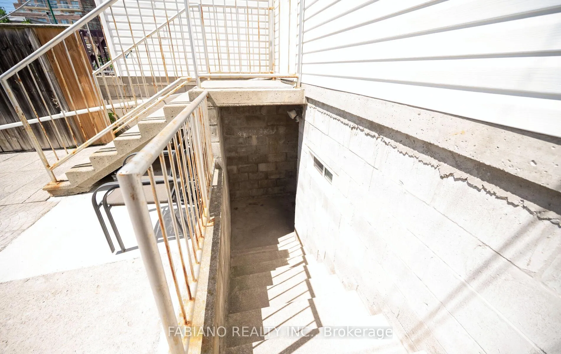 Photo 35 of 332 Osler Street, Toronto, Weston-Pellam Park — HOMEH