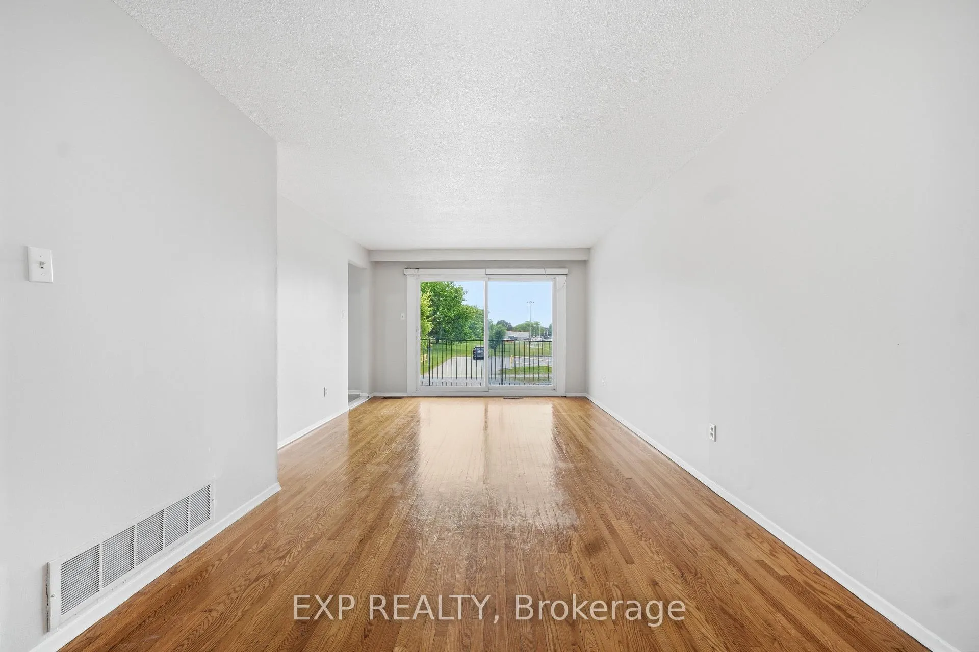 Photo 4 of 431 Archdekin Drive, Brampton, Madoc — HOMEH