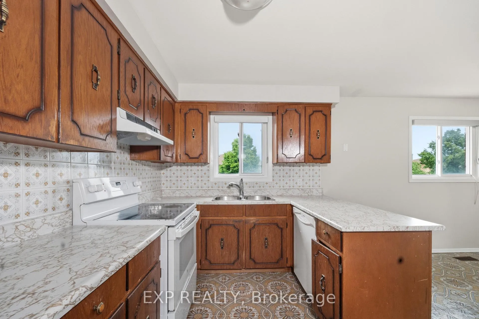Photo 8 of 431 Archdekin Drive, Brampton, Madoc — HOMEH