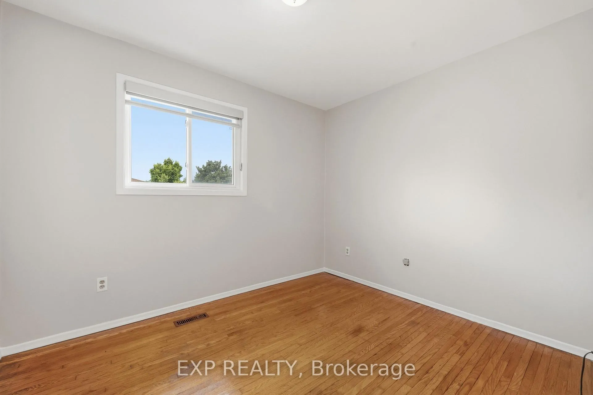 Photo 9 of 431 Archdekin Drive, Brampton, Madoc — HOMEH