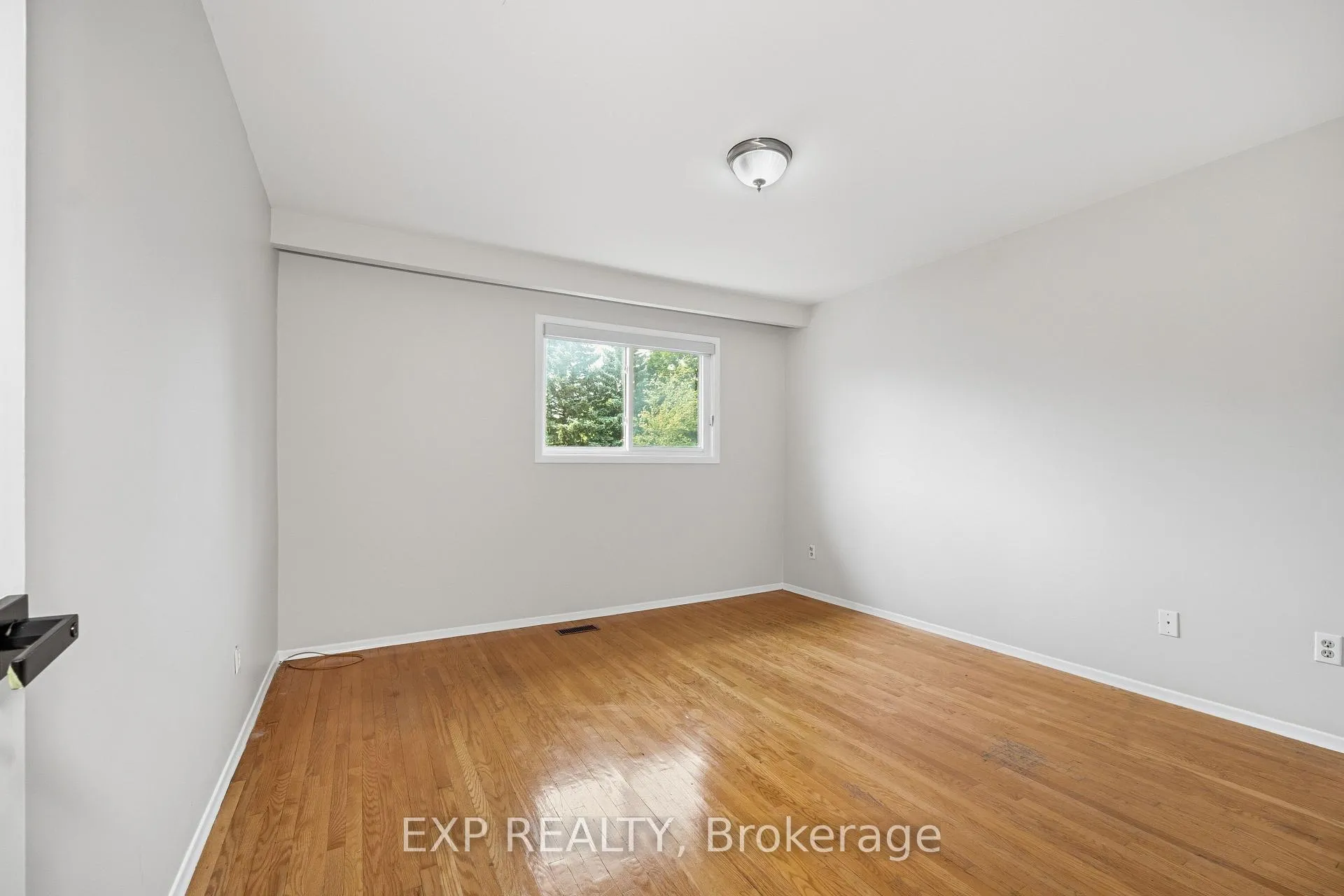 Photo 11 of 431 Archdekin Drive, Brampton, Madoc — HOMEH
