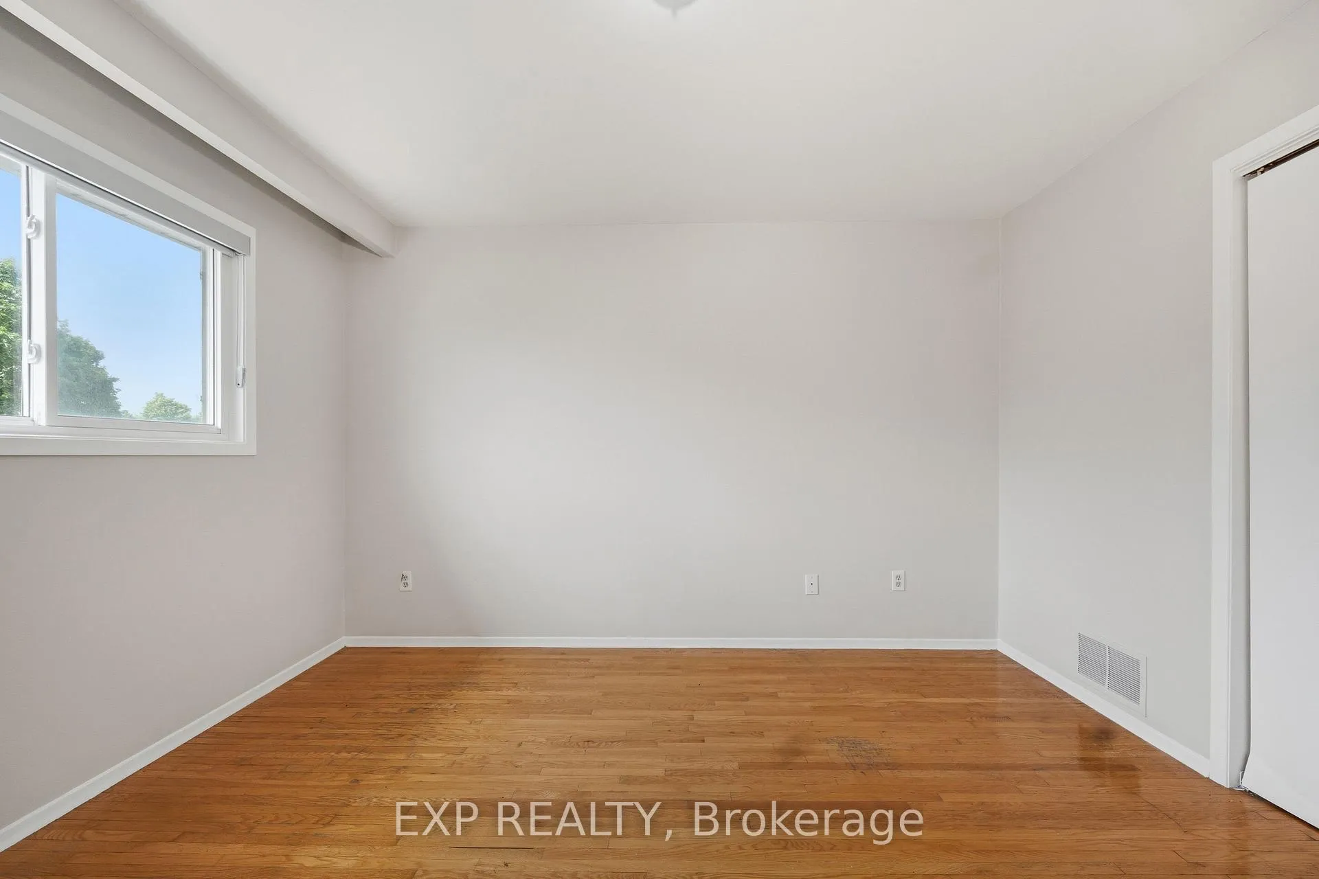Photo 13 of 431 Archdekin Drive, Brampton, Madoc — HOMEH