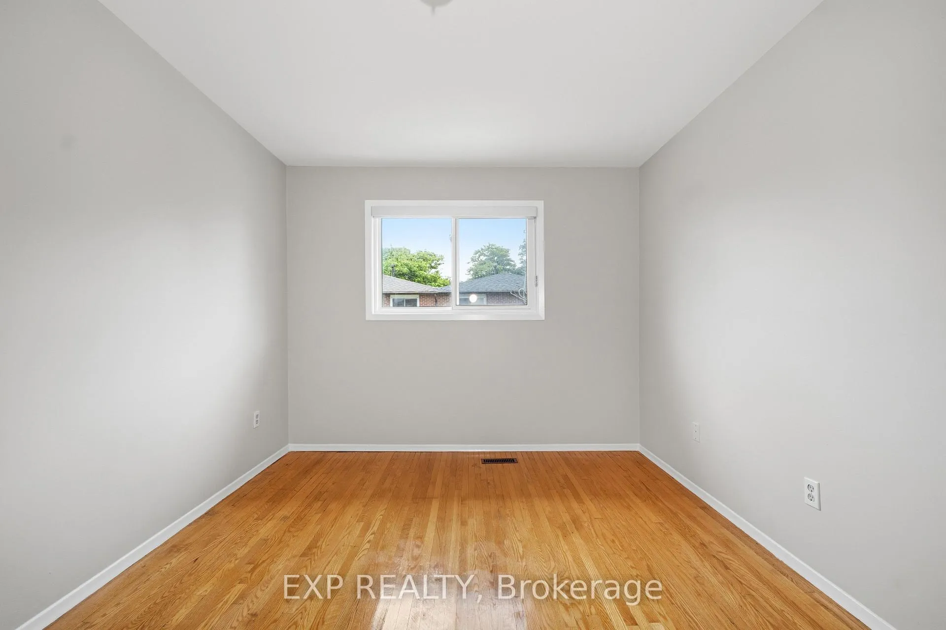 Photo 14 of 431 Archdekin Drive, Brampton, Madoc — HOMEH