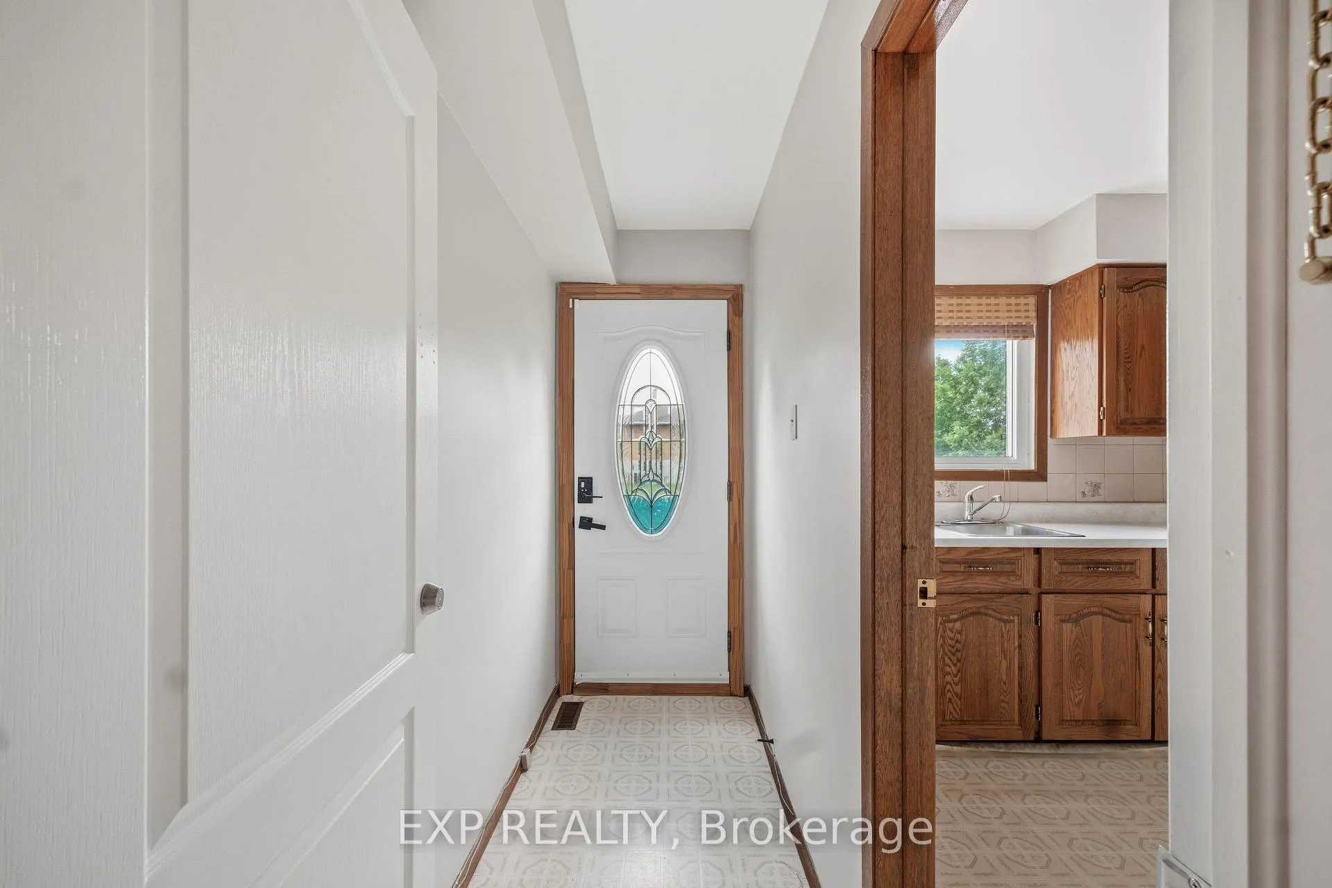 Photo 16 of 431 Archdekin Drive, Brampton, Madoc — HOMEH