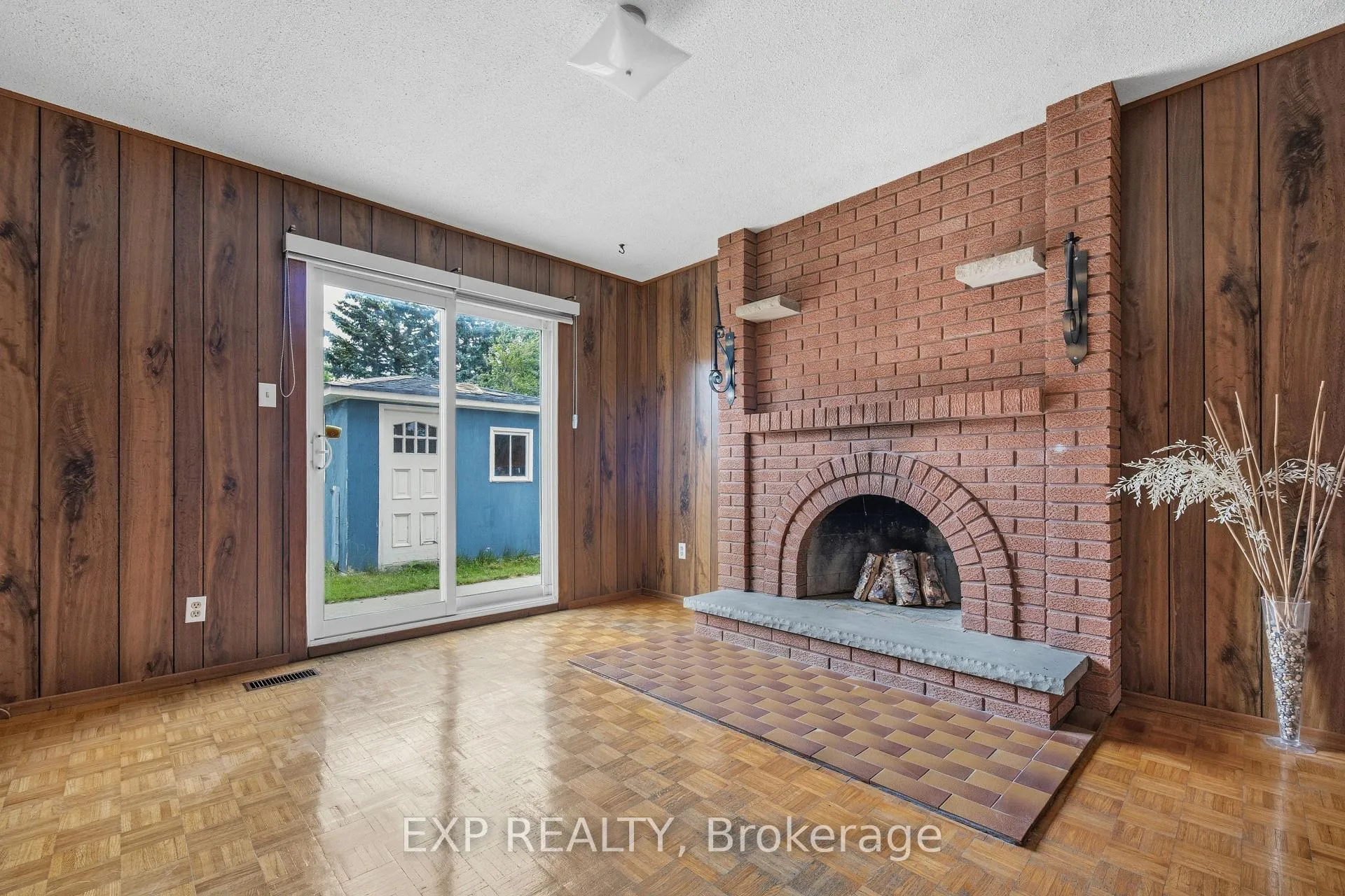 Photo 17 of 431 Archdekin Drive, Brampton, Madoc — HOMEH