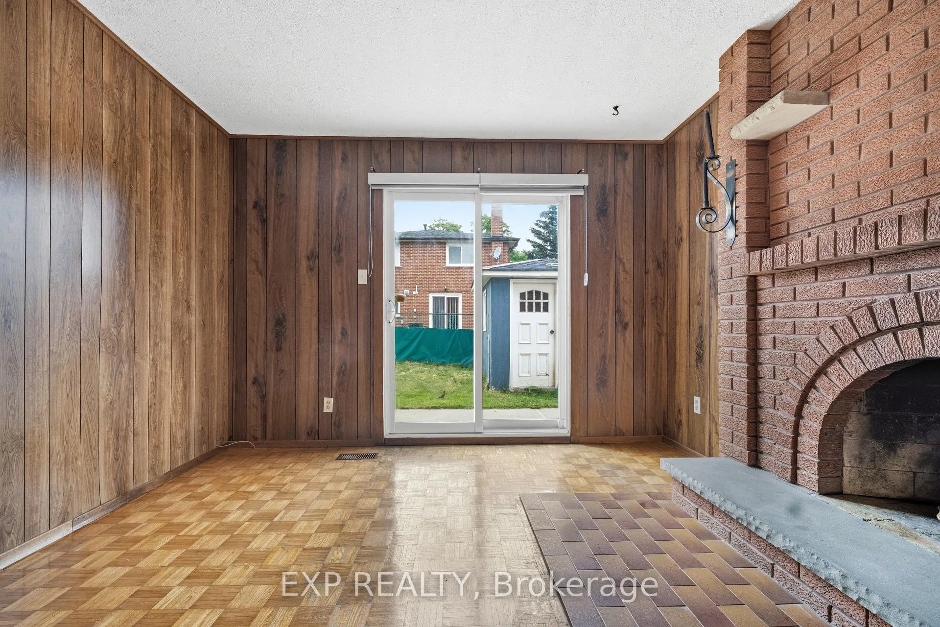 Photo 18 of 431 Archdekin Drive, Brampton, Madoc — HOMEH
