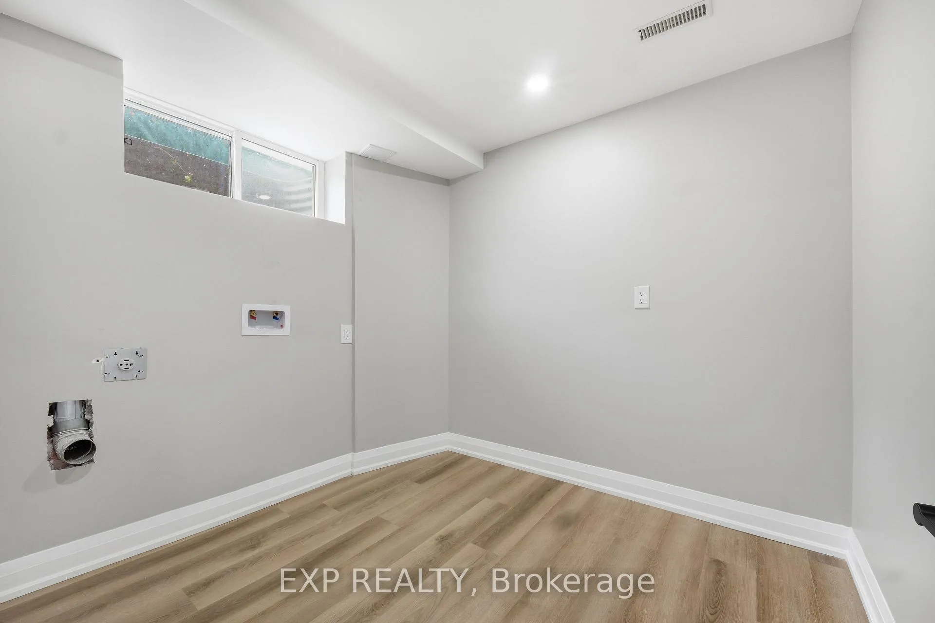 Photo 32 of 431 Archdekin Drive, Brampton, Madoc — HOMEH