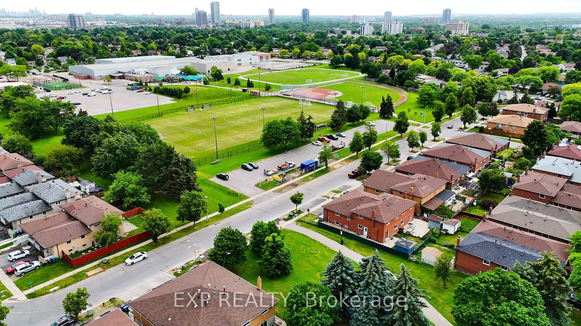 Photo 34 of 431 Archdekin Drive, Brampton, Madoc — HOMEH