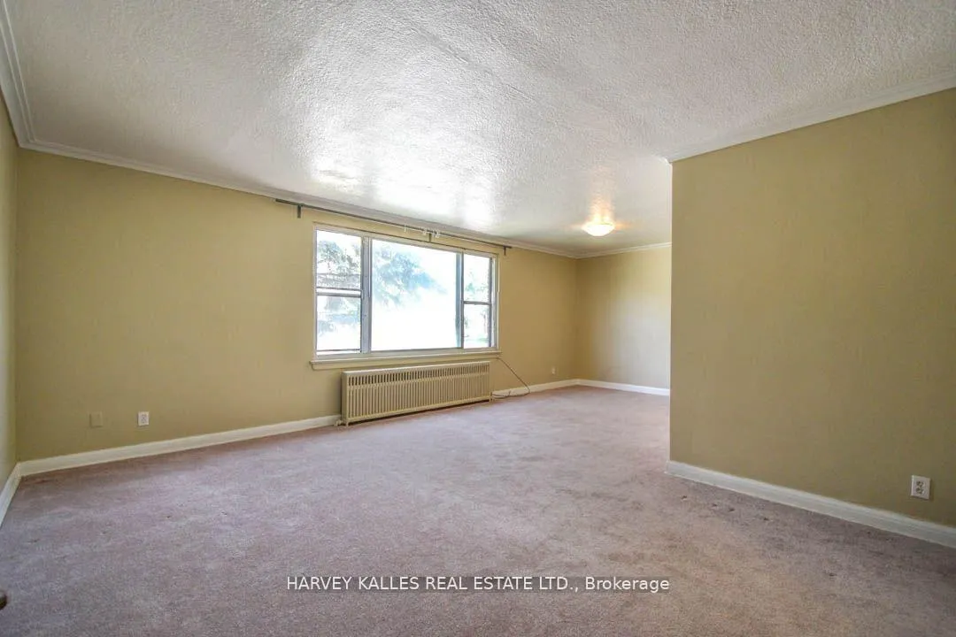 Photo 4 of 90 Trethewey Drive, North York, Beechborough-Greenbrook — HOMEH