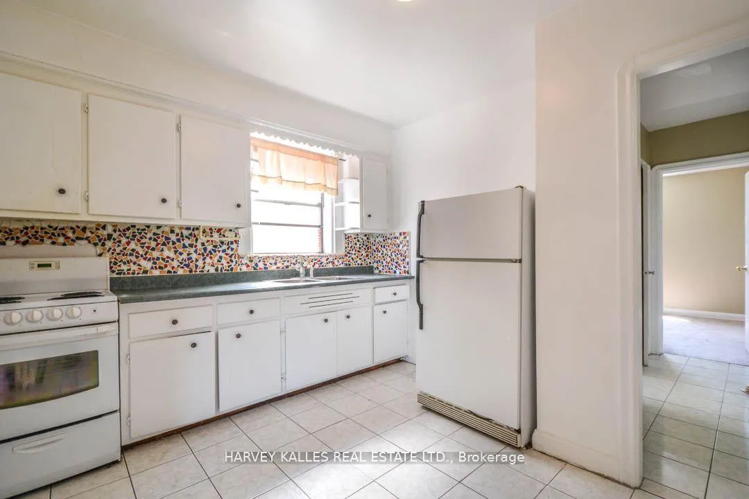 Photo 5 of 90 Trethewey Drive, North York, Beechborough-Greenbrook — HOMEH