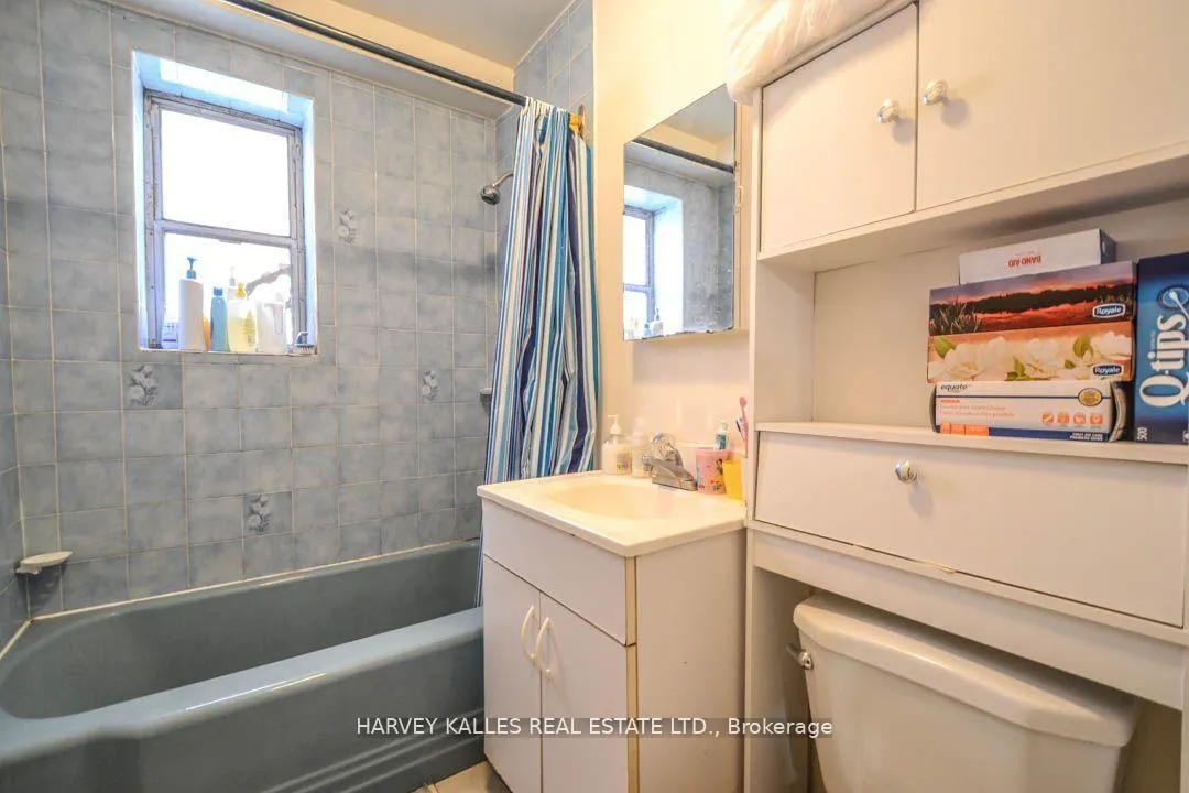Photo 10 of 90 Trethewey Drive, North York, Beechborough-Greenbrook — HOMEH