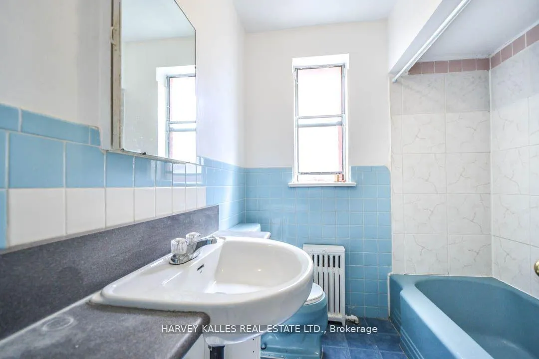 Photo 11 of 90 Trethewey Drive, North York, Beechborough-Greenbrook — HOMEH