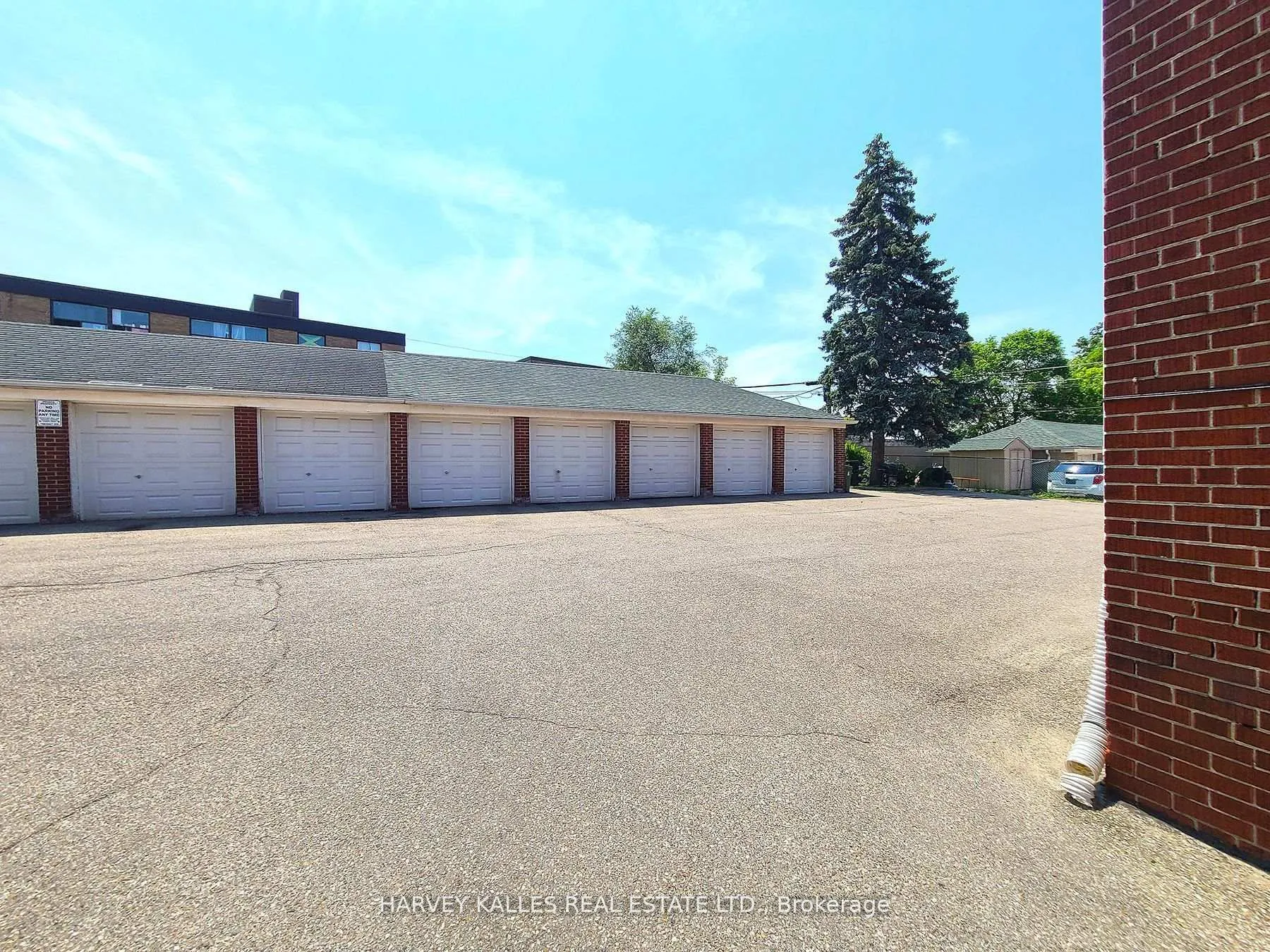 Photo 12 of 90 Trethewey Drive, North York, Beechborough-Greenbrook — HOMEH