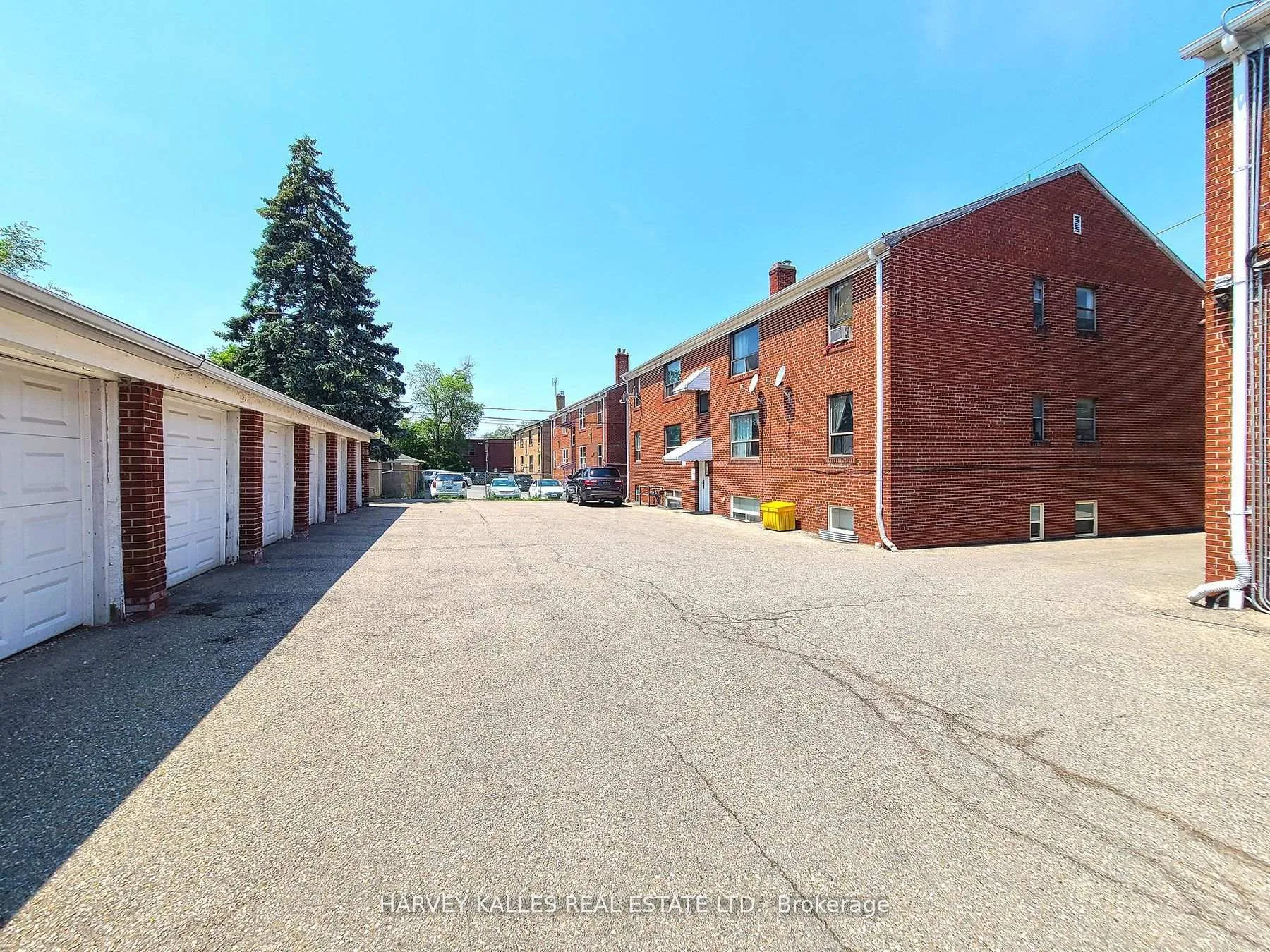 Photo 13 of 90 Trethewey Drive, North York, Beechborough-Greenbrook — HOMEH