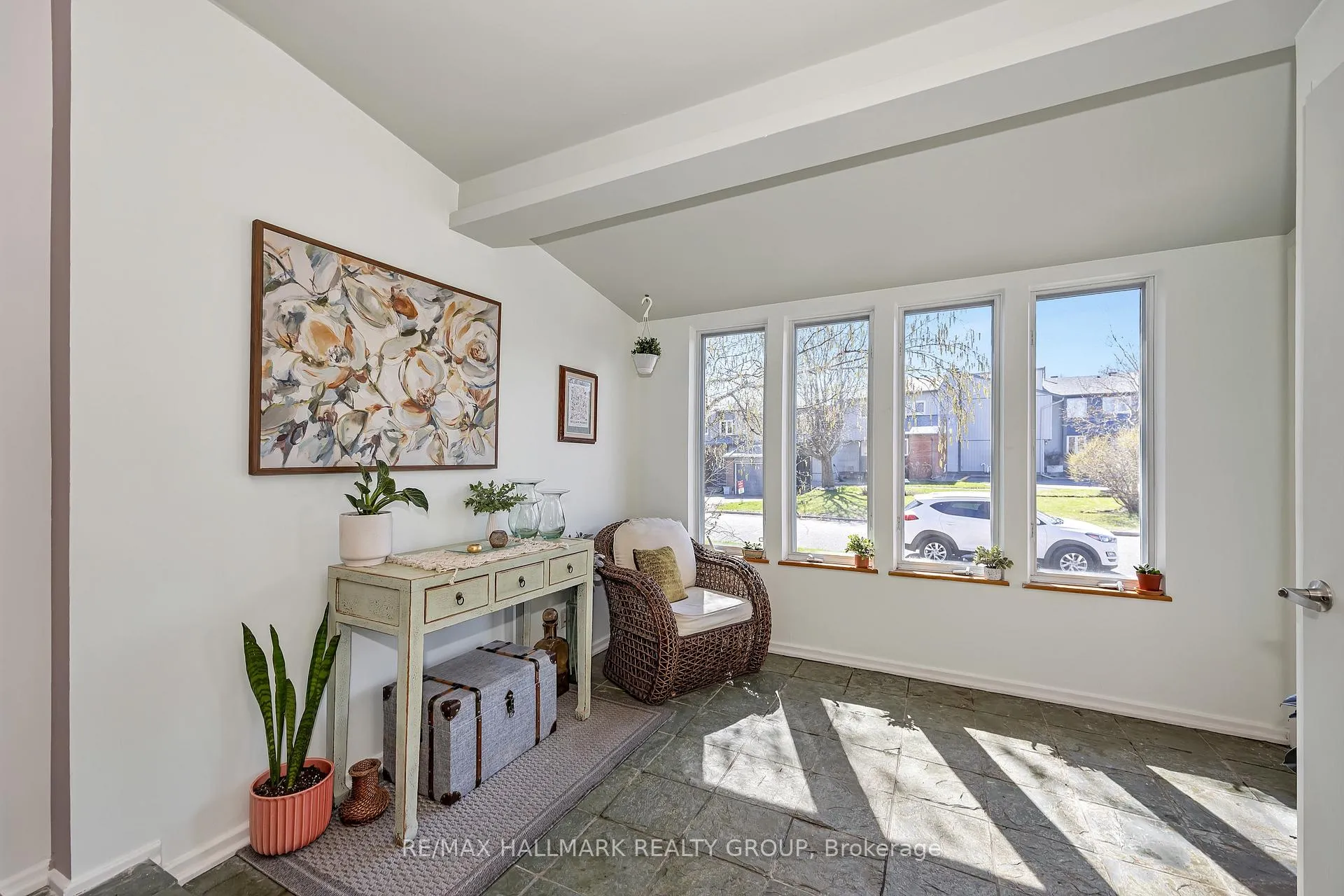 Photo 3 of 35 Benlea Drive, Ottawa, Tanglewood — HOMEH
