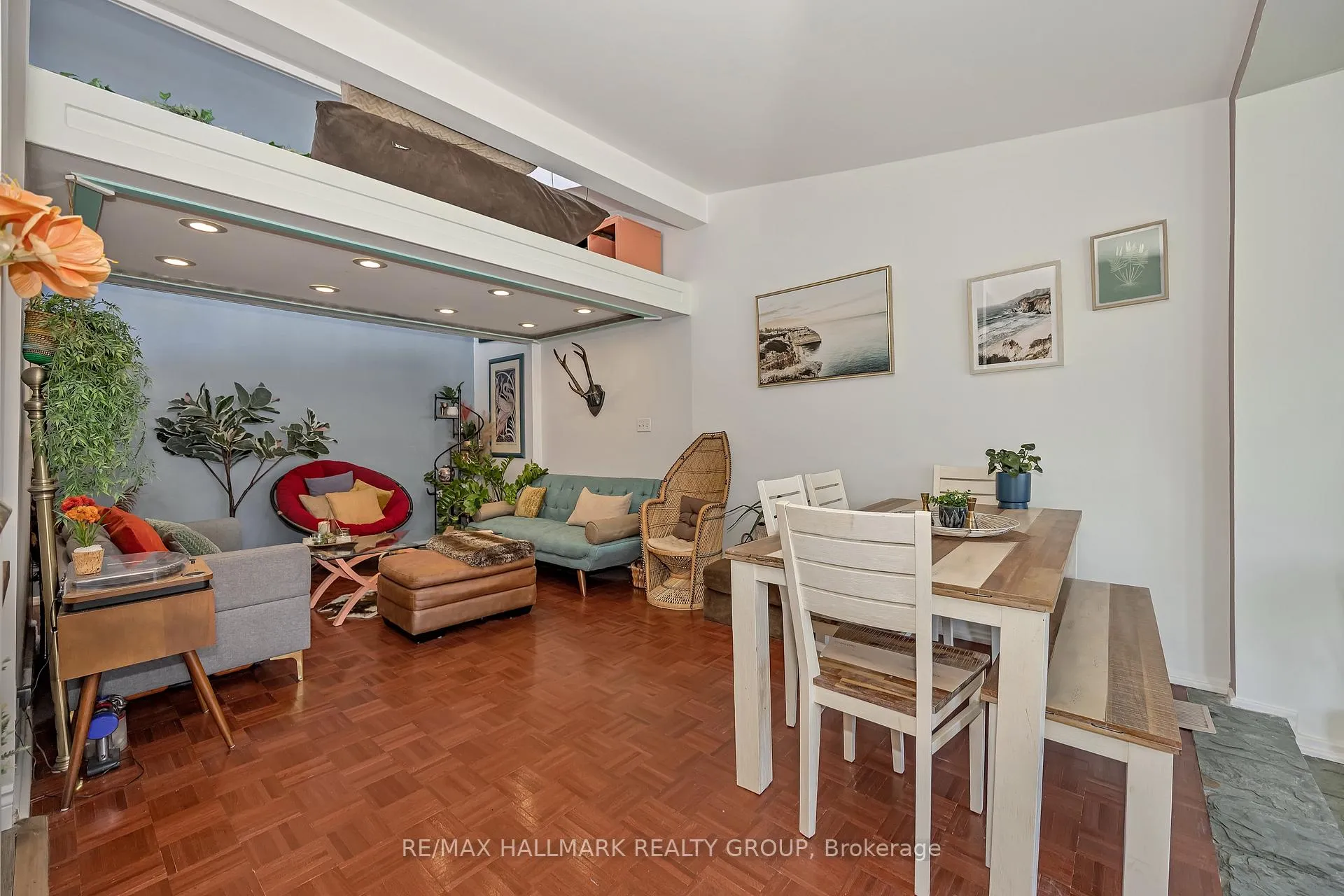 Photo 4 of 35 Benlea Drive, Ottawa, Tanglewood — HOMEH