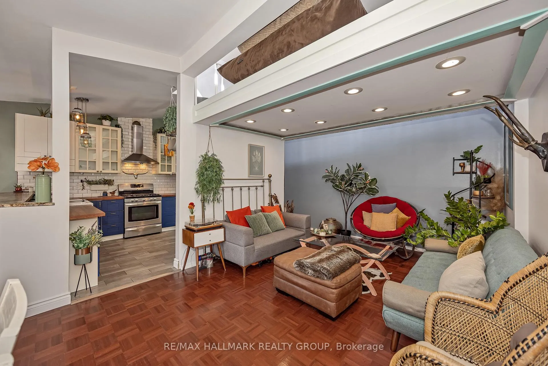 Photo 6 of 35 Benlea Drive, Ottawa, Tanglewood — HOMEH