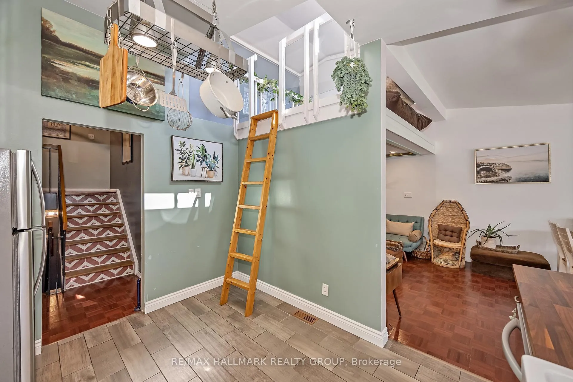 Photo 9 of 35 Benlea Drive, Ottawa, Tanglewood — HOMEH